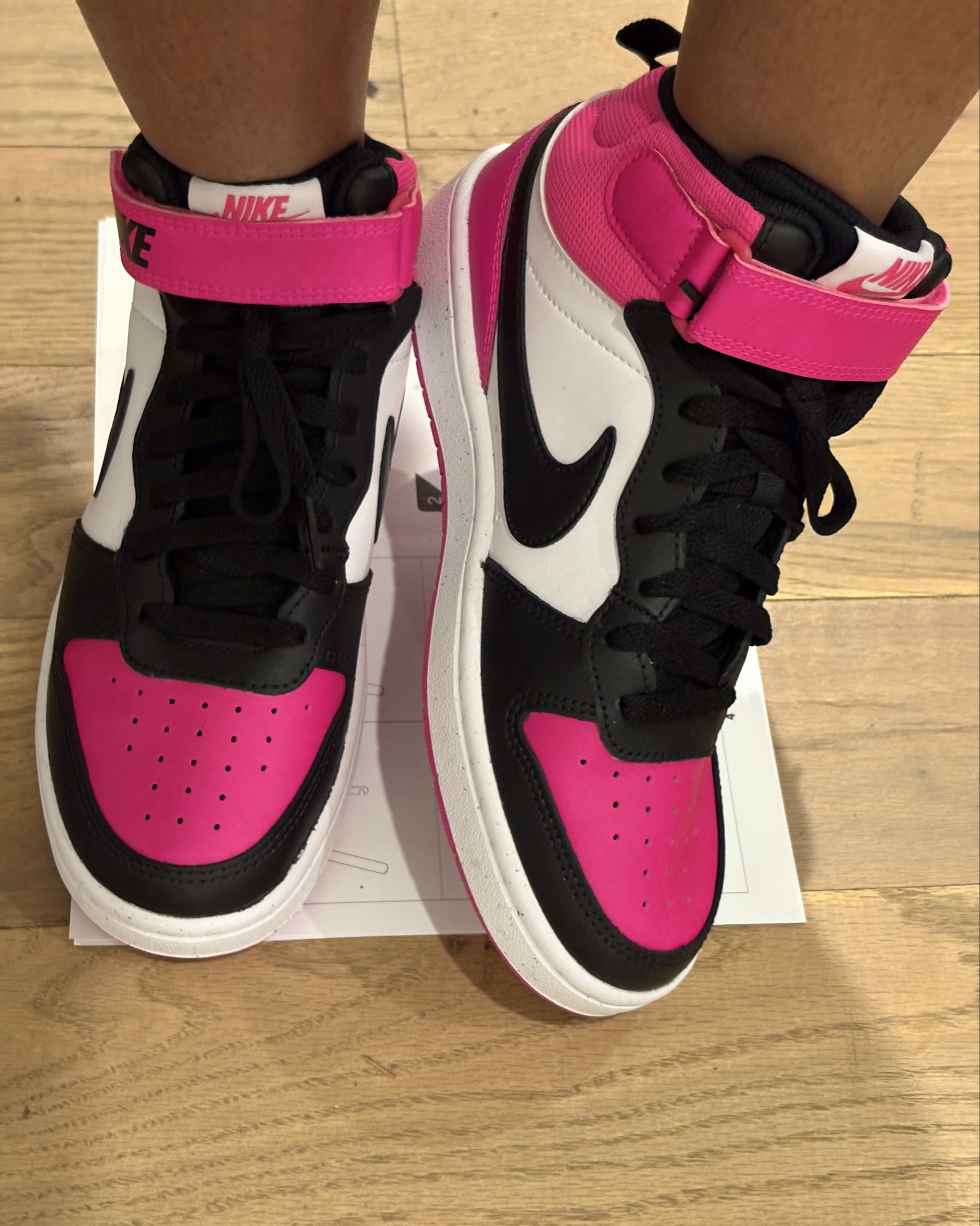 Bold and stylish Nike high-top tennis shoes


#LTKFallSale #LTKShoeCrush #LTKStyleTip