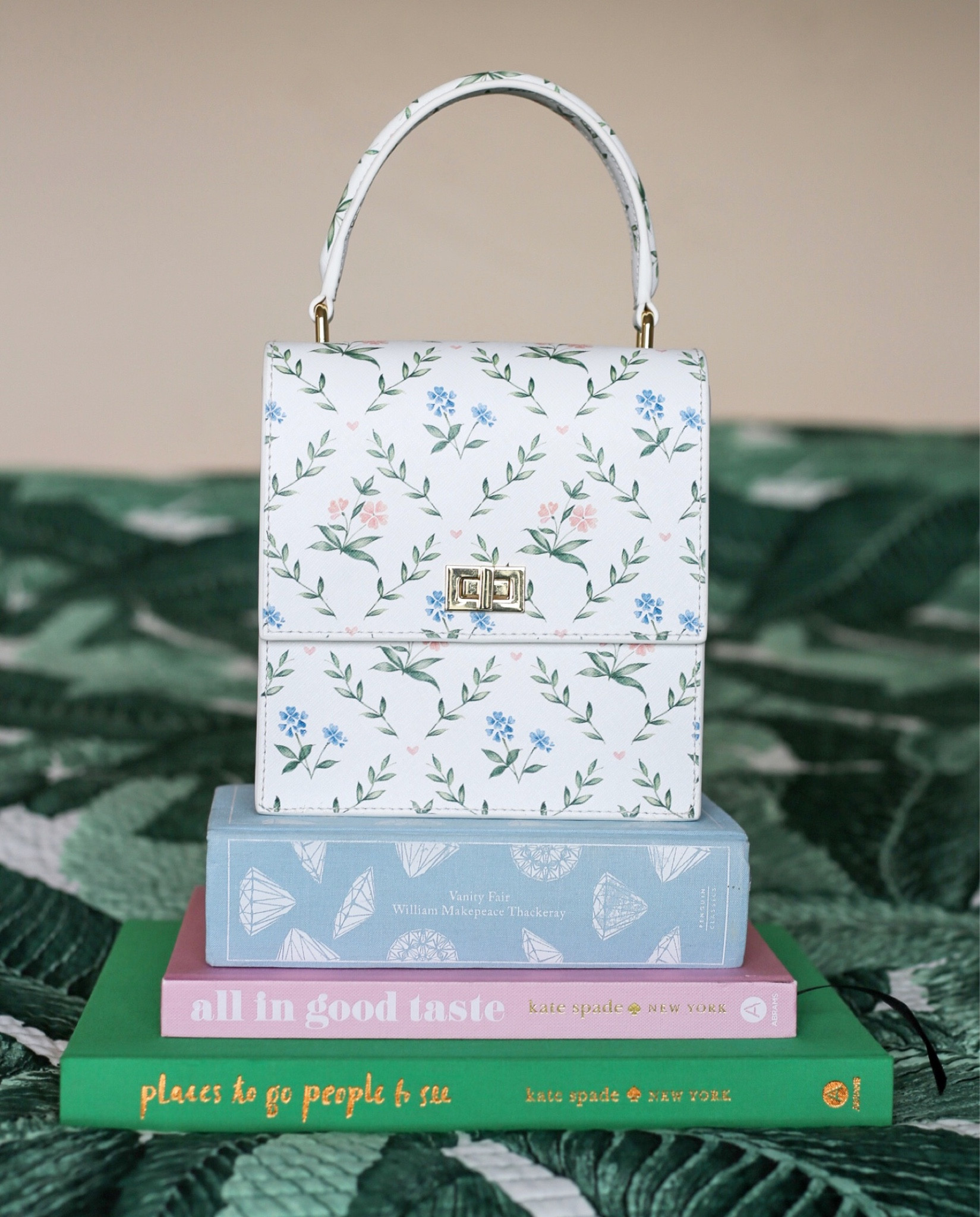 Neely & Chloe is turning 6 and celebrating with up to 50% off until Sunday! This collab with Dondolo is included in the sale, as well as all the classic colors in the mini lady. 👀 I’m eyeing the black & navy mini lady. They’re classic in every sense of the word! 



#LTKitbag #LTKsalealert