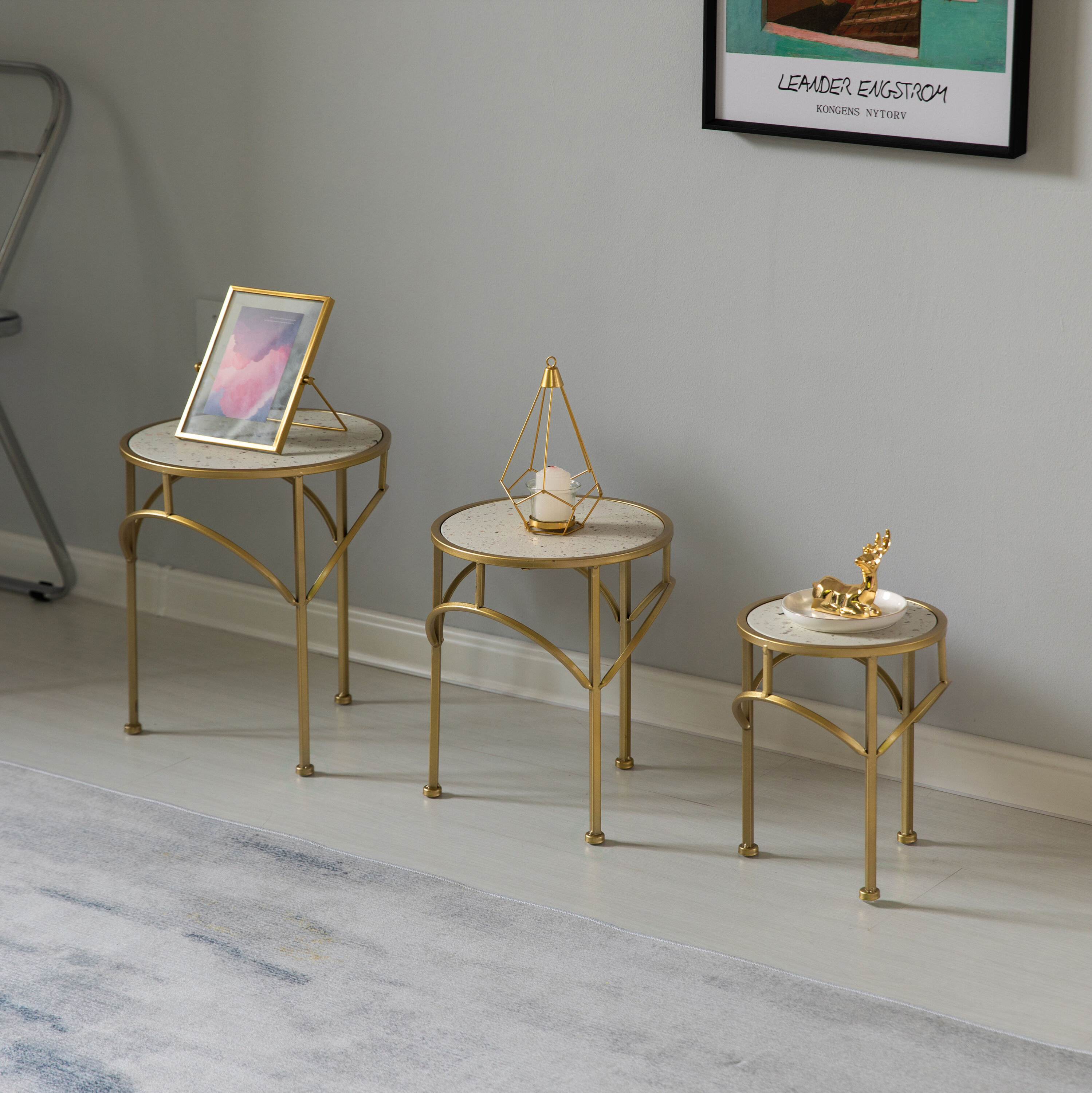 Uniquewise 12.5-in W x 15-in H Gold Metal Round Modern End Table | QI004542 | Lowe's