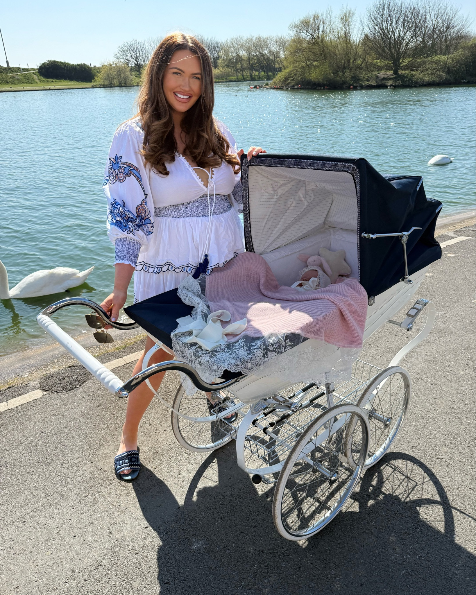 Gigi’s first time in her princess pram 💕🥹 so special xxx love that my dress matches my pram 🩵