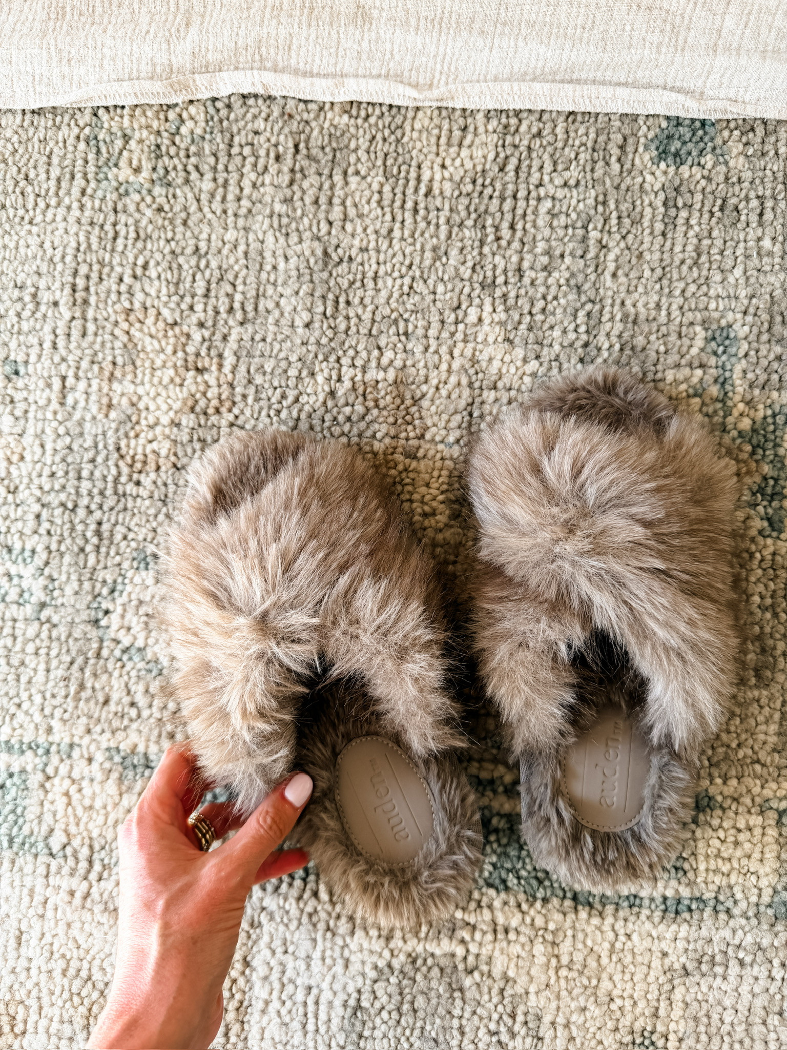 These remind me of Ugg slippers that I've had, so I wanted to give them a try since they were under $20! A great slipper, especially if you run hot!

Loverly Grey, Target, loungewear, slippers, furry slippers 

 #LTKselfcare