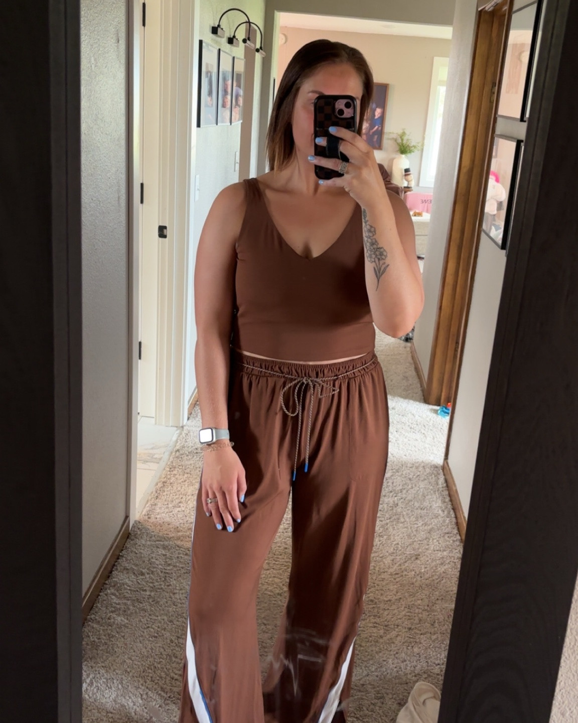 Travel day outfit! Aerie sets are SO good! These pants with the slit at the bottom are bringing back all the things when I was younger and wore pants like these!! 

Threw a cream jacket over top 
#LTKtravelday #Aerie

#LTKootd #LTKTravel #LTKActive