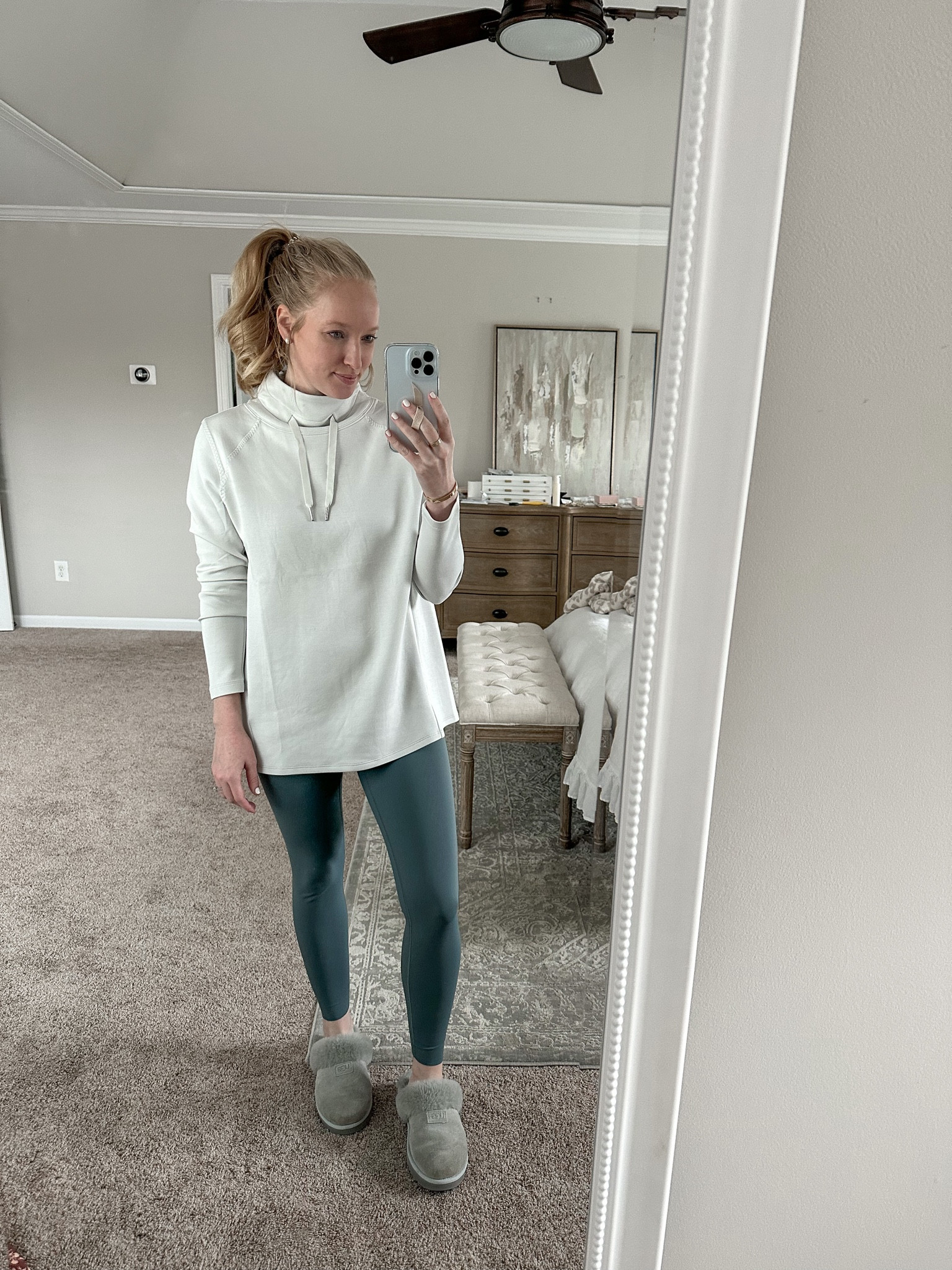 Todays ootd from Spanx! Wearing a medium in the top and leggings. Use code AMANDAJOHNXSPANX FOR 10% off 

Athleisure outfit // leggings outfit 
