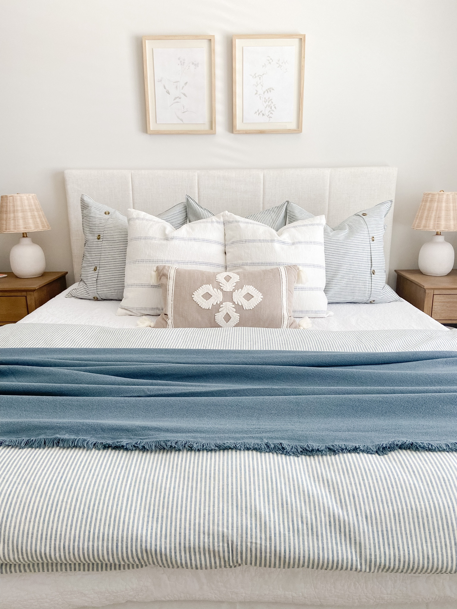 Getting this guest room ready for the holiday season! Here I have a quilt, duvet/duvet cover and a blanket paired with 3 euro pillows, 2 oversized decorative pillows and 1 oversized decorative lumbar pillow on a king size bed.
#guestroom #bedroom #bedding #bedroomdesign #bedroomdecor #bedroomfurniture #nightstands #dresser #headboard #homedecor 

#LTKhome