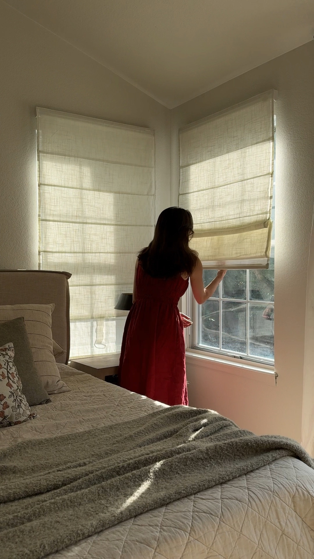 ON SALE✨ my gorg linen blend roman shades from amazon! super easy to install :)

in the color “linen blend white"

#romanshades #linenshades #amazonhome #amazonhomefinds #homedecor

#LTKVideo #LTKHome