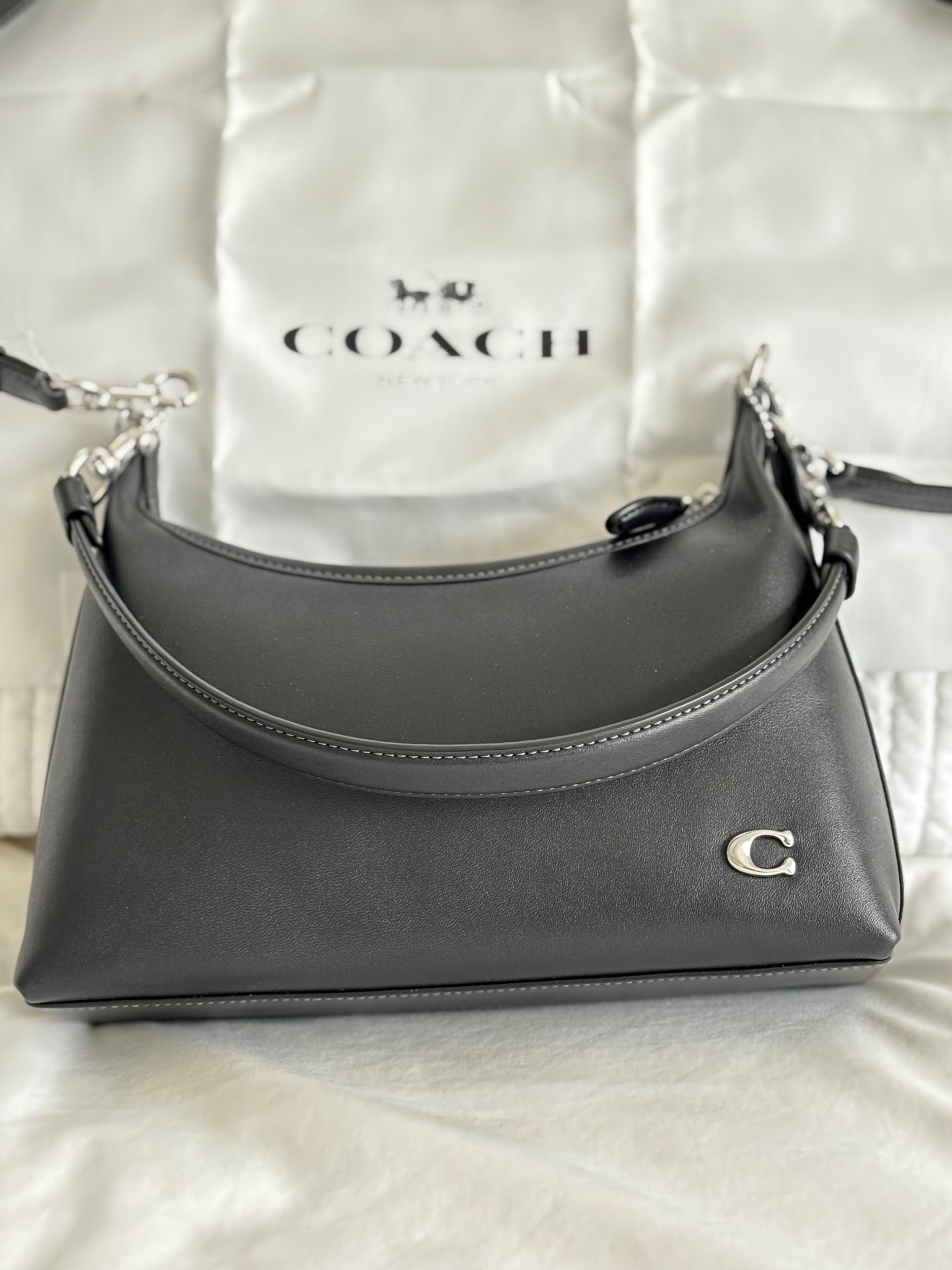 Coach purse handbag, little black bag, black leather purse, 90s vibes y2k black coach purse, coach juliet 25 glove tanned leather black purse handbagg

#LTKItBag #LTKStyleTip