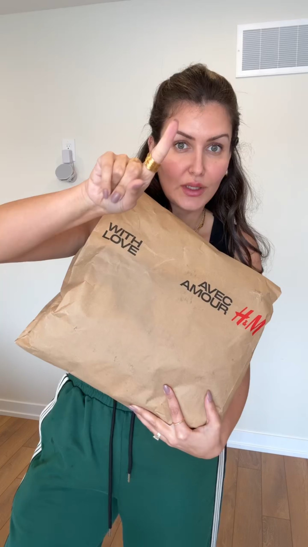 Spring refresh just landed 💙📦
Nothing makes me happier than fresh denim pieces for the new season. Let’s open this H&M package together…

as a size 12 / large

#SpringStyle #DenimSeason #HMFinds #MidSizeFashion #StyleInspo

#LTKstyletip #LTKmidsize #LTKjeans