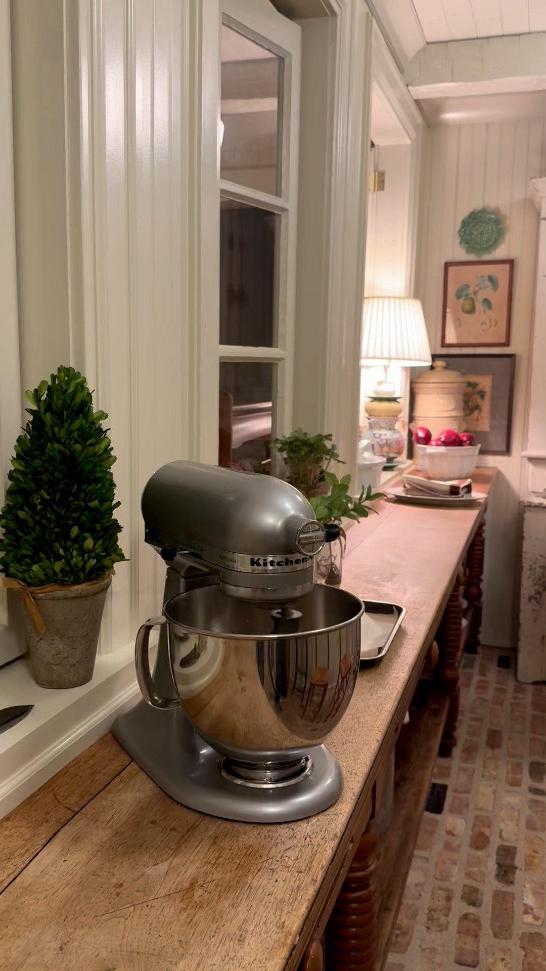 This KitchenAid mixer available in great color options like this sleek silver is on an early Black Friday sale today!!! A great Christmas gift! 

#LTKGiftGuide #LTKHome #LTKSaleAlert