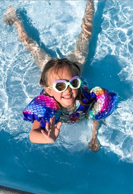 #ad Wasting no time diving right into the pool in her @speedousa gear from @target! #gofullspeedo #splashinwithspeedo #Target #TargetPartner


#LTKSeasonal #LTKkids #LTKswim