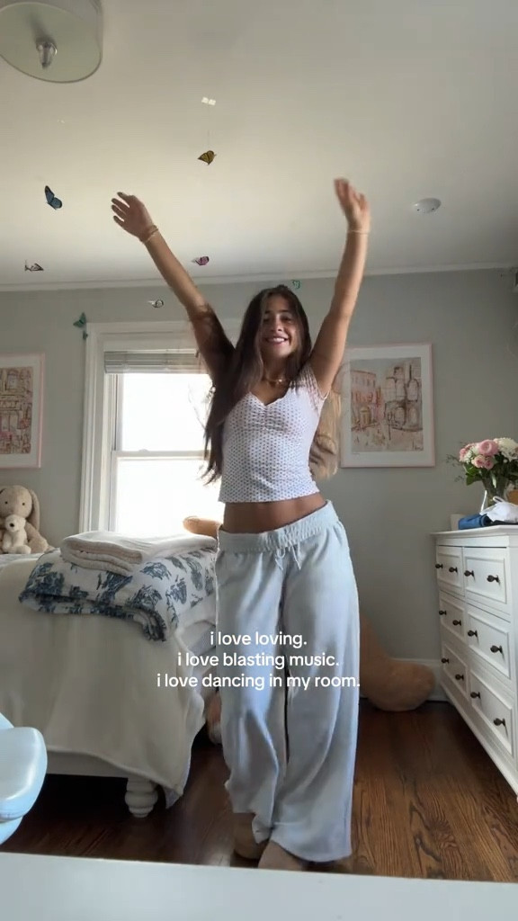 i love life 😇😇

#LTKWatchNow #LTKStyleTip