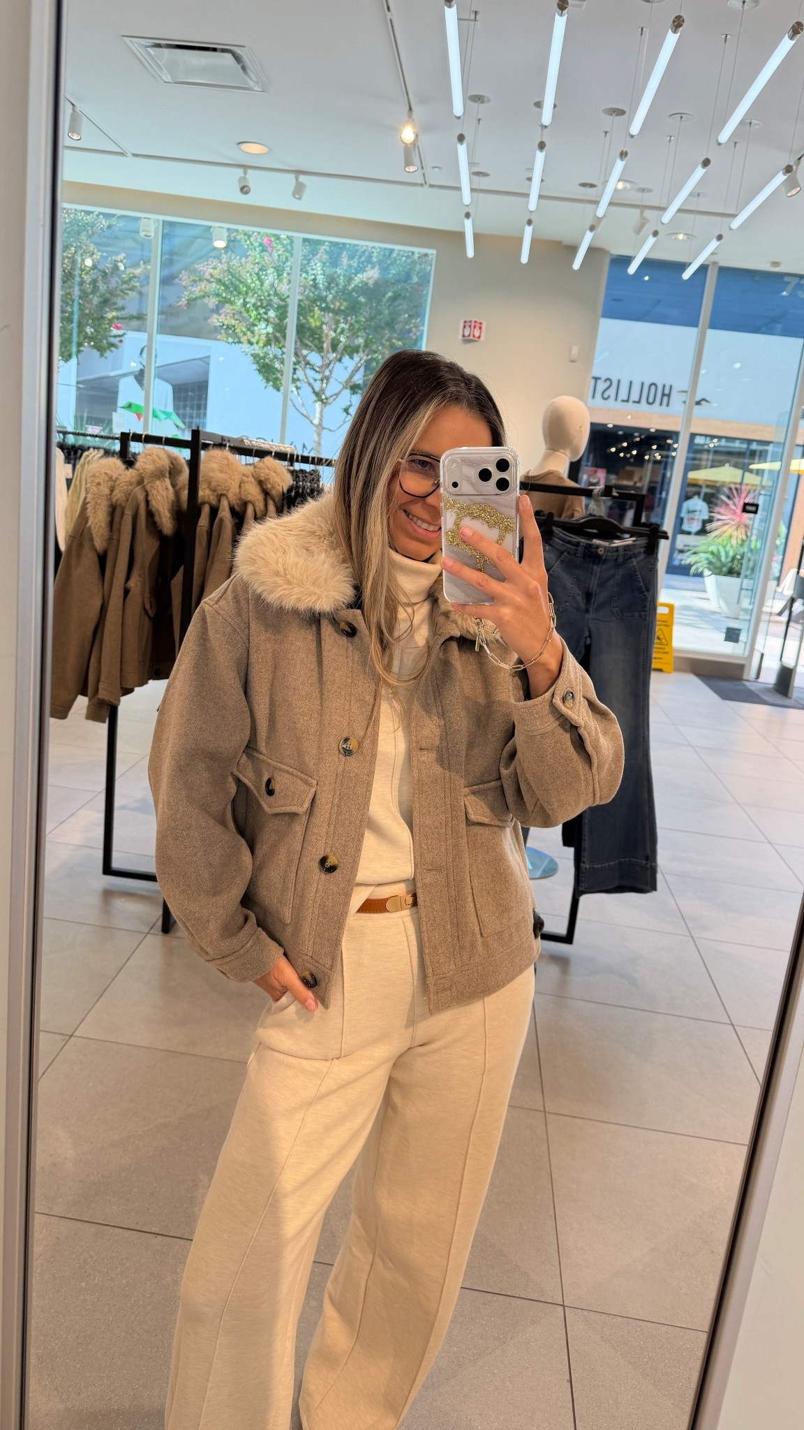 Wearing sz M in jacket - I like oversized fit but I can fit inti sz S (which is my usual size)

Pants and top sz S - true to size 
Use code Vesna20 for 20% off
I’m 5’5” 122 lbs 