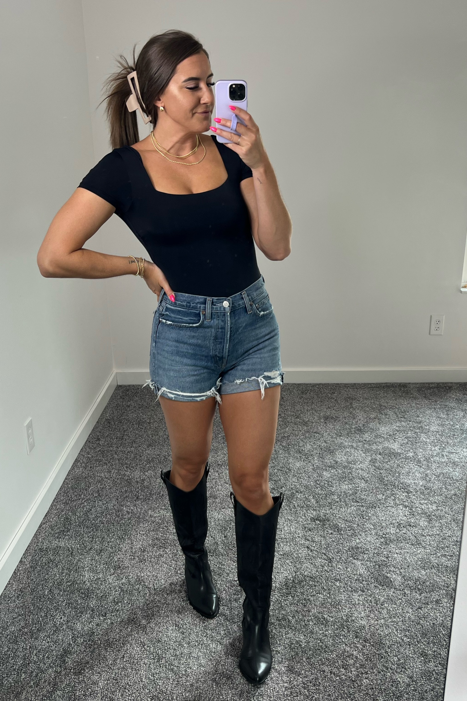 Bodysuit // small
Shorts // 26
Country concert // Nashville // boots 

#LTKSeasonal #LTKunder100 #LTKstyletip