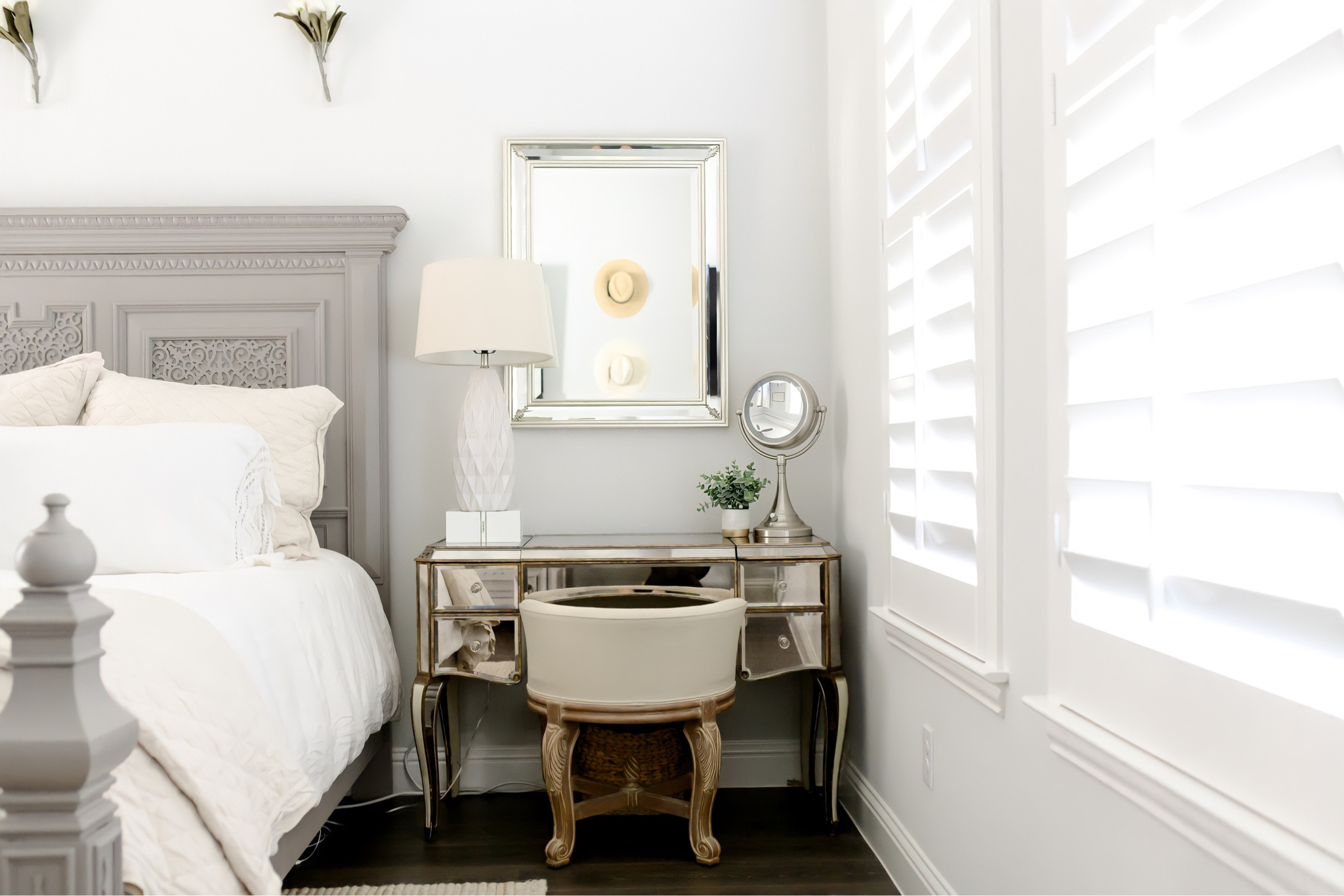 Master Bedroom Bedside Table 


Bedside Table  desk  master bedroom  modern home  home decor  home inspo  bedroom inspo  bedroom find  bedroom desk 

#LTKstyletip #LTKhome