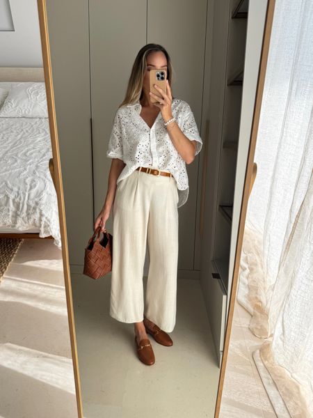 when summer calls, you pick up 📞🍊 the best outfit that always looks chic: pair a white cotton button down with linen pants, add some cognac colored accessories and you’re dressed!

Bag: Verafied
Loafers: Bobbies