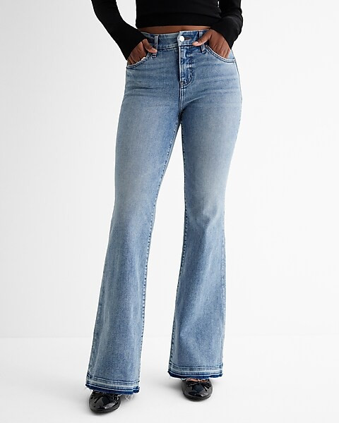 Mid Rise Light Wash Drop Hem Flexx '70s Flare Jeans | Express
