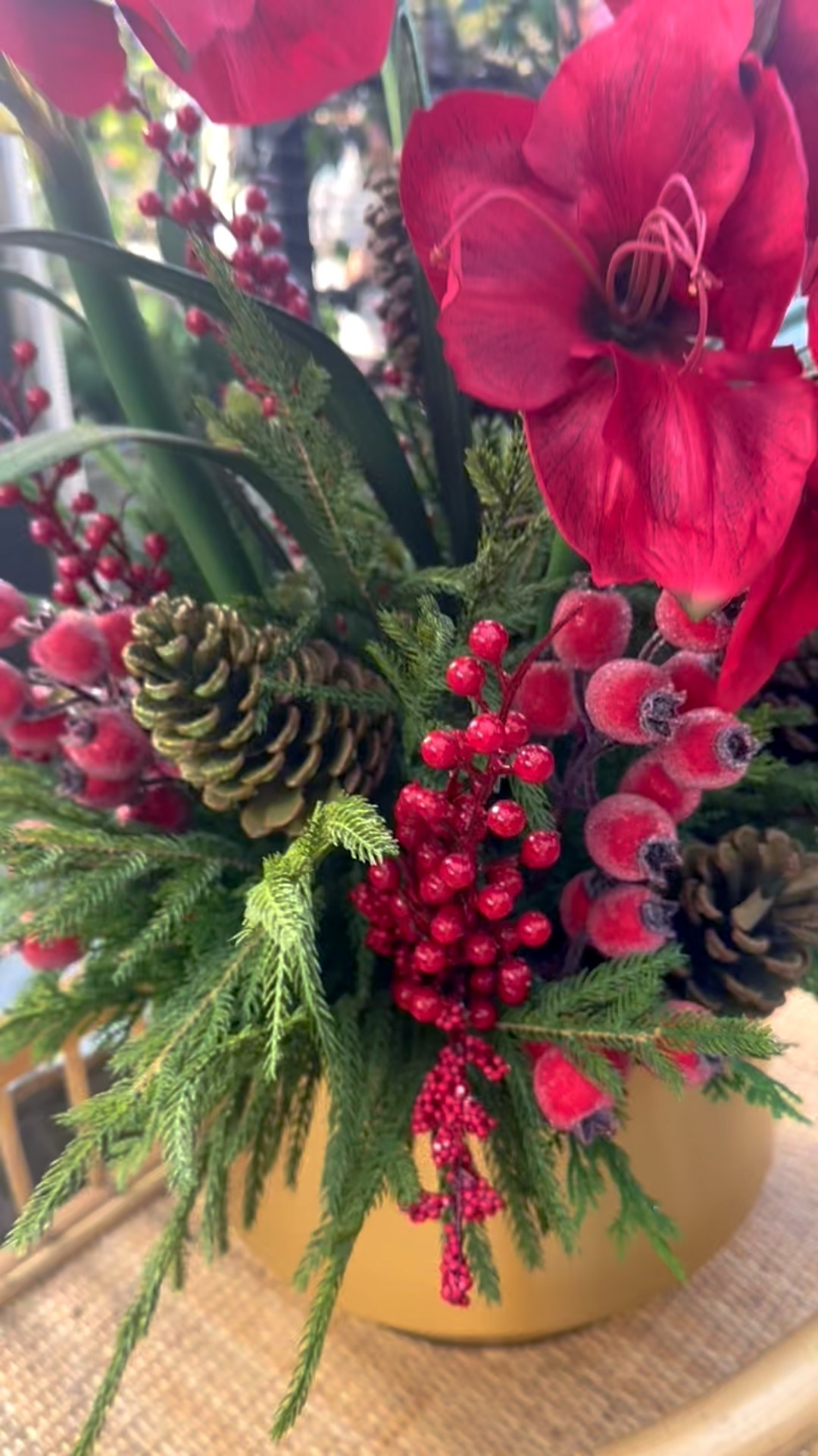 The happiest season of the year 🤍
Is your holiday table centerpiece ready?
#HolidayDecor #FestiveTable #SeasonalStyle #HolidayHome #TabletopInspo

#LTKHome #LTKHoliday #LTKGiftGuide