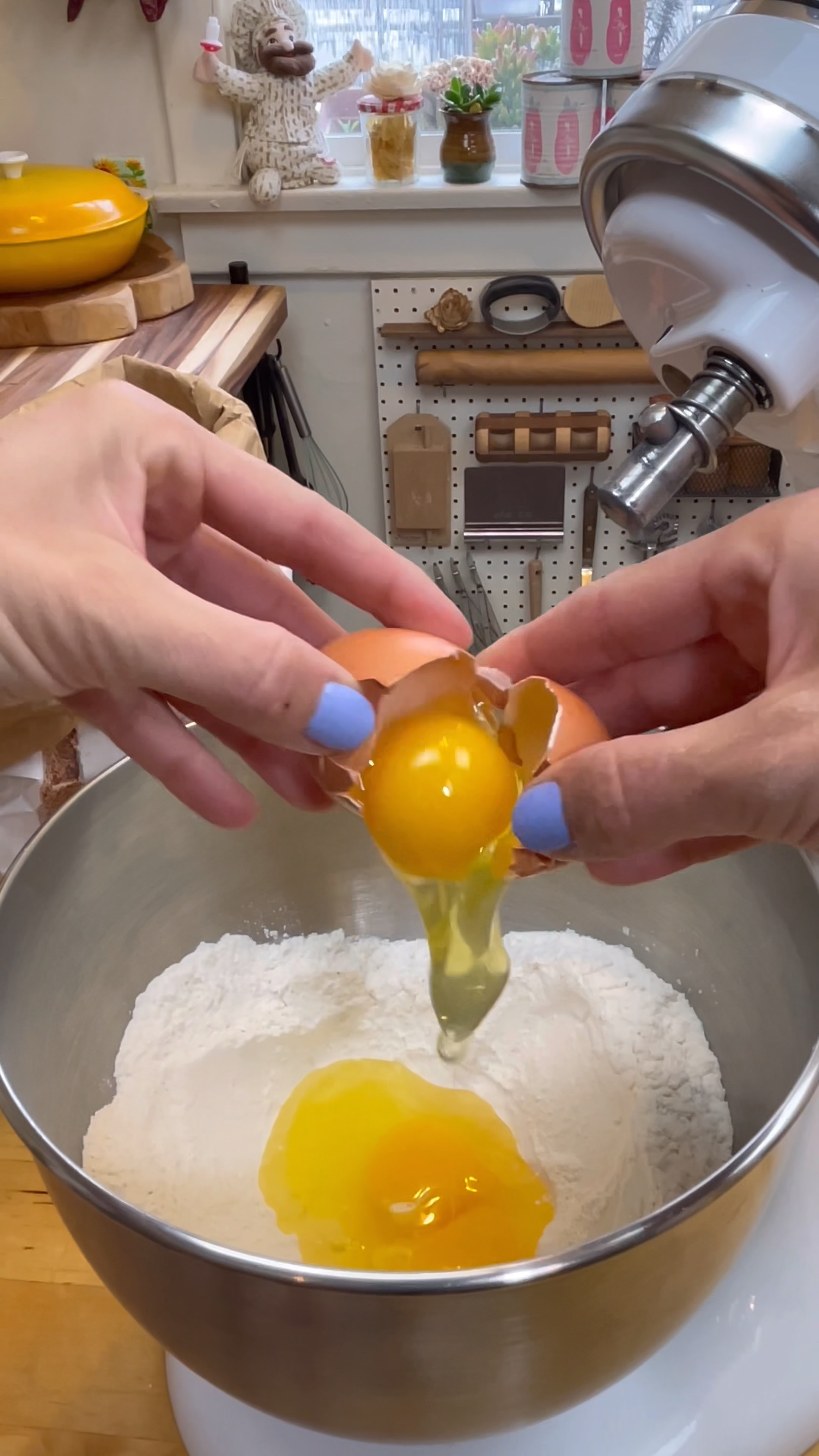 Spaghetti making with my KitchenAid Stand Mixer & Pasta Attachments 💛 #kitchenaid #homemade #pastalover #homemadepasta #pastamaking

#LTKVideo #LTKHome