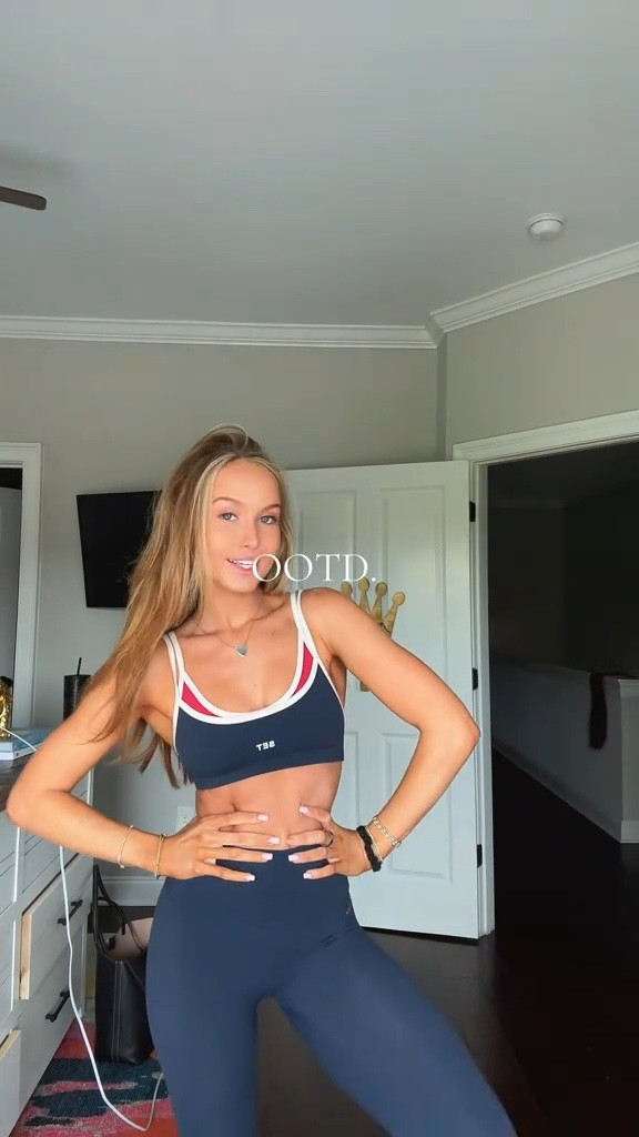 Set active sets have my heart 


Leggings: XS
Sports Bra: XS

#LTKStyleTip #LTKActive