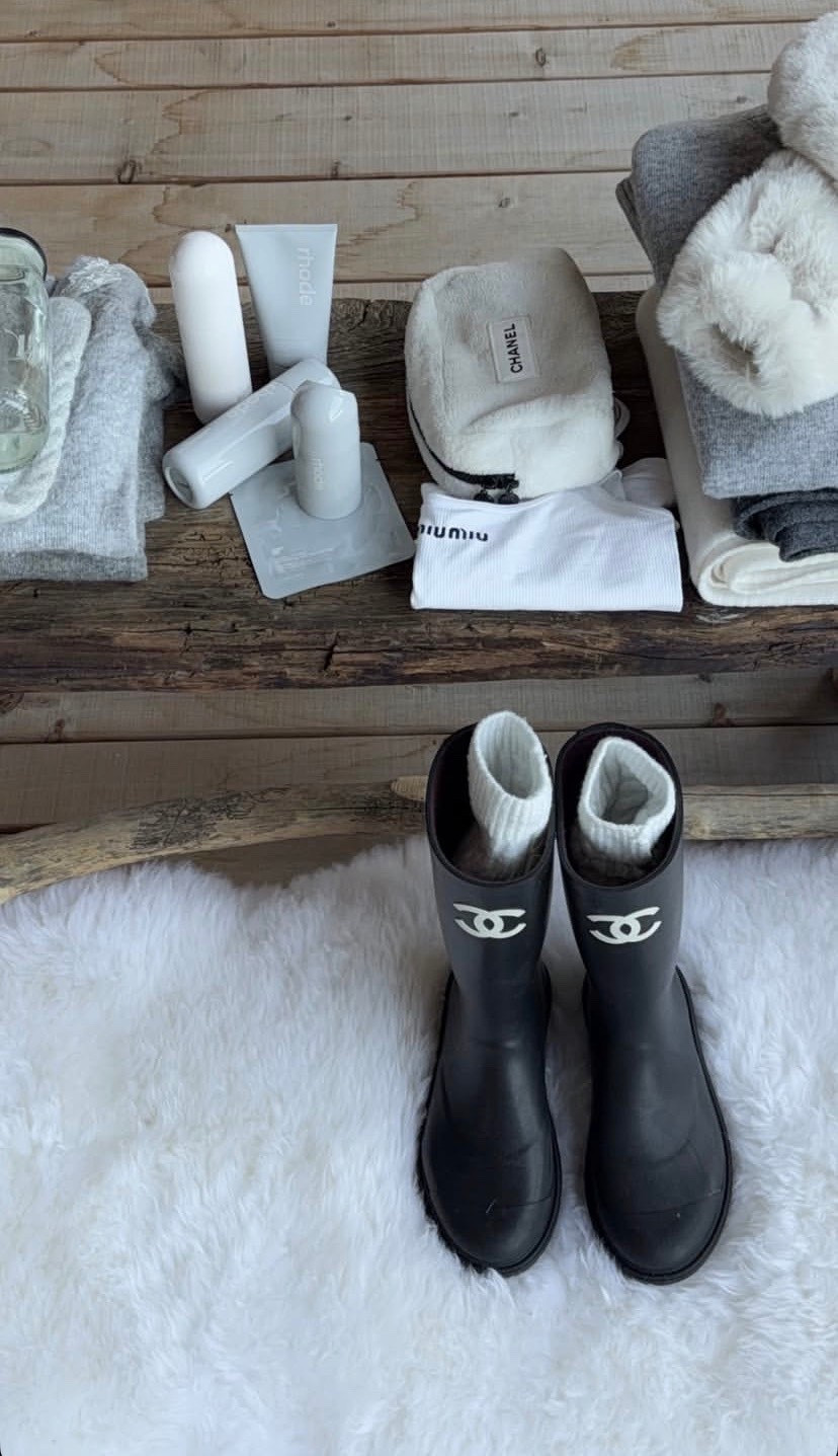 Shop the edit | Chanel, skincare, Miu Miu and more 🤍

𝐻𝒾𝒾𝒾, 𝓁𝑜𝓋𝑒𝓁𝓎! 𝐹𝑜𝓁𝓁𝑜𝓌 𝓂𝓎 𝓈𝒽𝑜𝓅, 𝒶𝓃𝒹 𝑔𝑒𝓉 𝓂𝓎 𝑒𝓍𝒸𝓁𝓊𝓈𝒾𝓋𝑒 𝒶𝓅𝓅-𝑜𝓃𝓁𝓎 𝒸𝑜𝓃𝓉𝑒𝓃𝓉! 𝒮𝑜 𝑔𝓁𝒶𝒹 𝓎𝑜𝓊'𝓇𝑒 𝒽𝑒𝓇𝑒. 

chic, aesthetic, minimalist style, home, decor, ootd, dupe, y2k, boho, Amazon, Amazon fashion, Amazon home, Amazon beauty, winter home, winter decor, winter interior, winter fashion, winter style, holiday, seasonal, New Year’s Eve, happy new year #miumiu #chanel #rhodeskin #sweater #joggers 

#LTKTravel #LTKootd #LTKBeauty