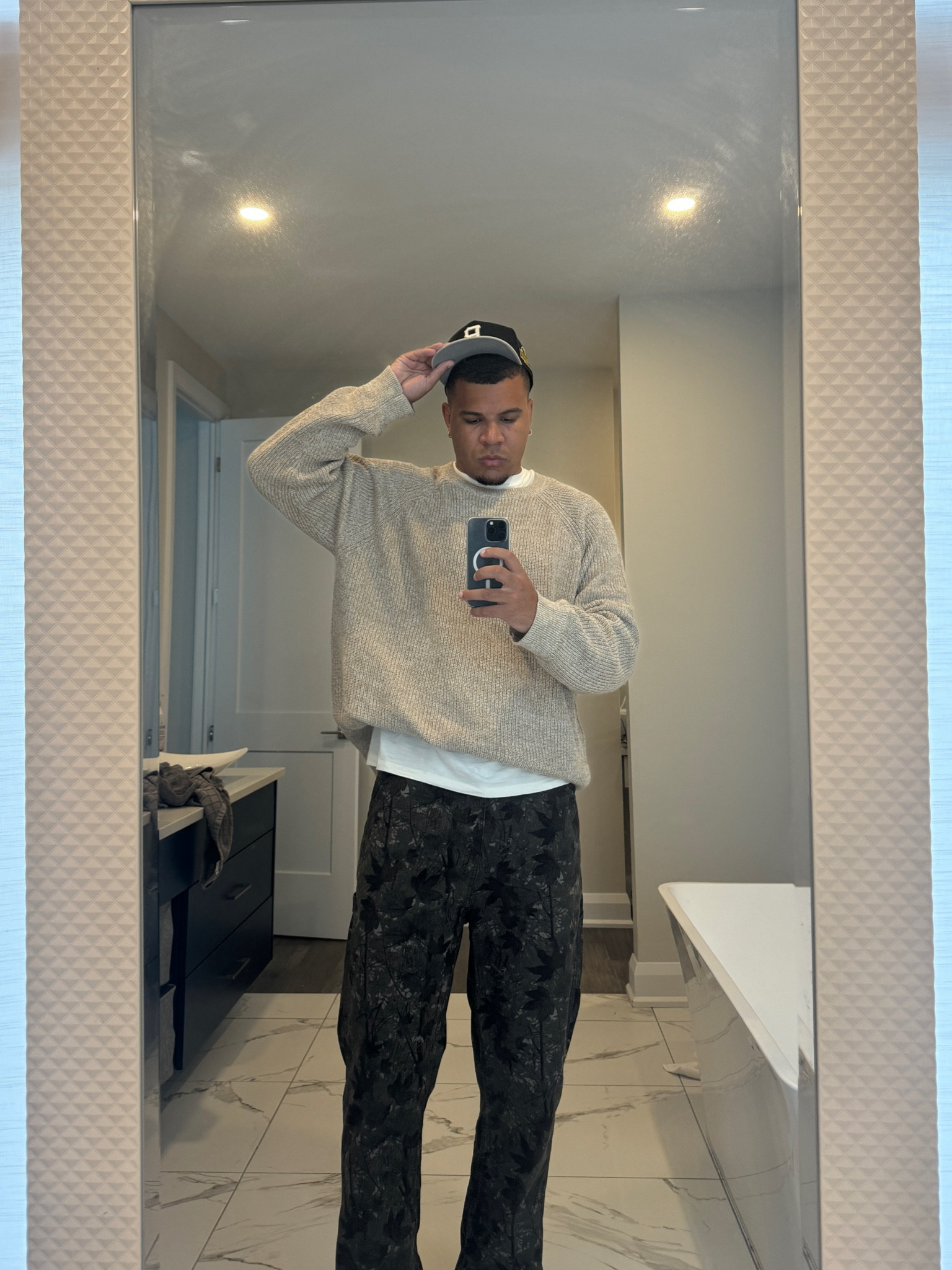 the perfect cargo pants + crew neck combo 

#LTKFindsUnder50 #LTKMens #LTKStyleTip