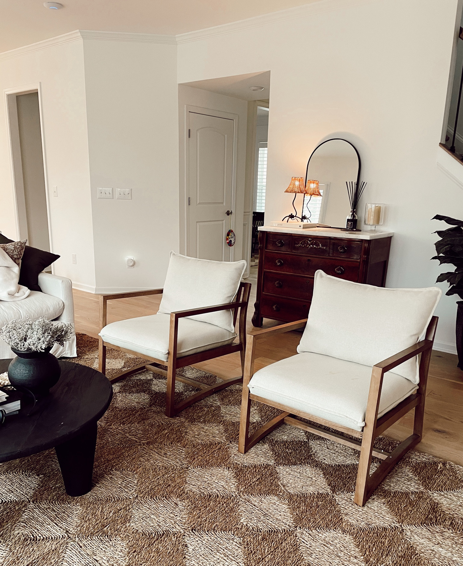 budget friendly accent chairs!



#LTKFind #LTKhome