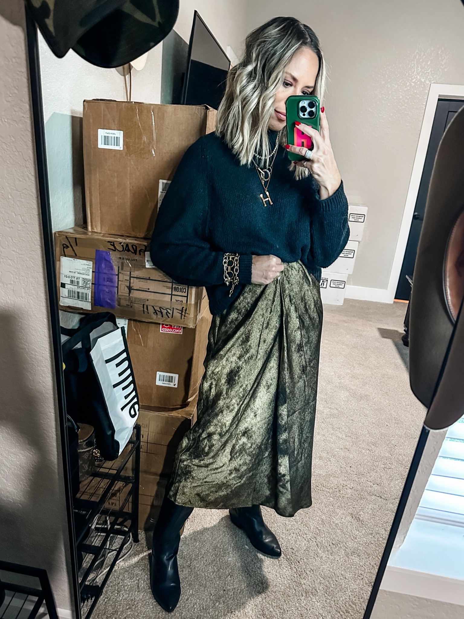 zero shoppers remorse for this impulse buy skirt I wore to our family dinner ✨ ON SALE TOO!

#LTKSeasonal #LTKParties #LTKHoliday