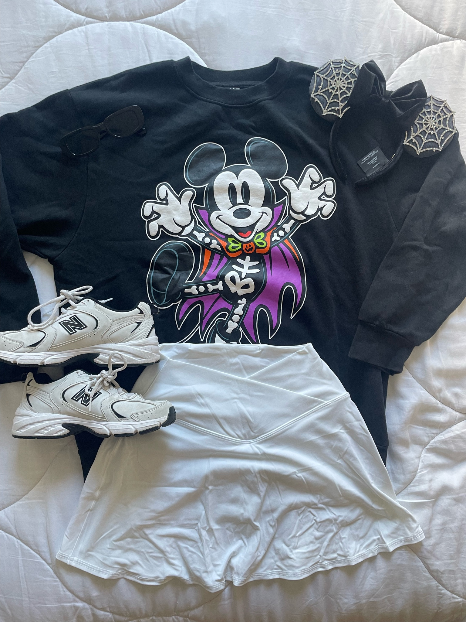 Mickey vampire ootd! 🕸️🖤