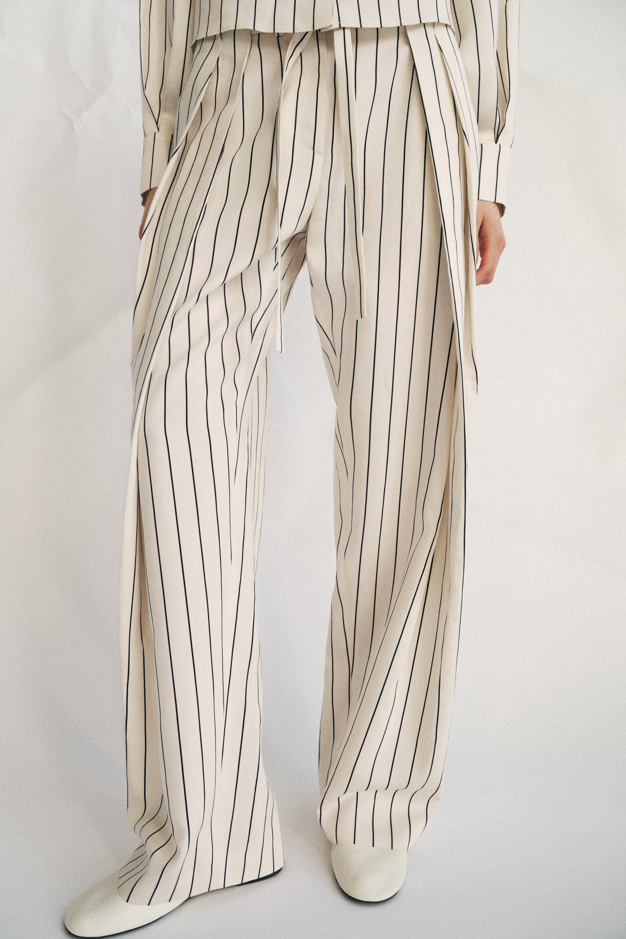 STRIPED PLEATED PANTS ZW COLLECTION | Zara US