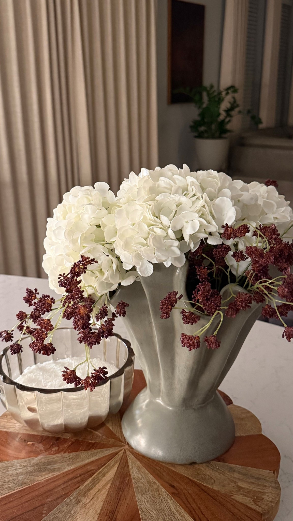 Kitchen island centerpiece #florals #fauxstems #centerpieceideas #homedecor #stems #vases 

#LTKHome