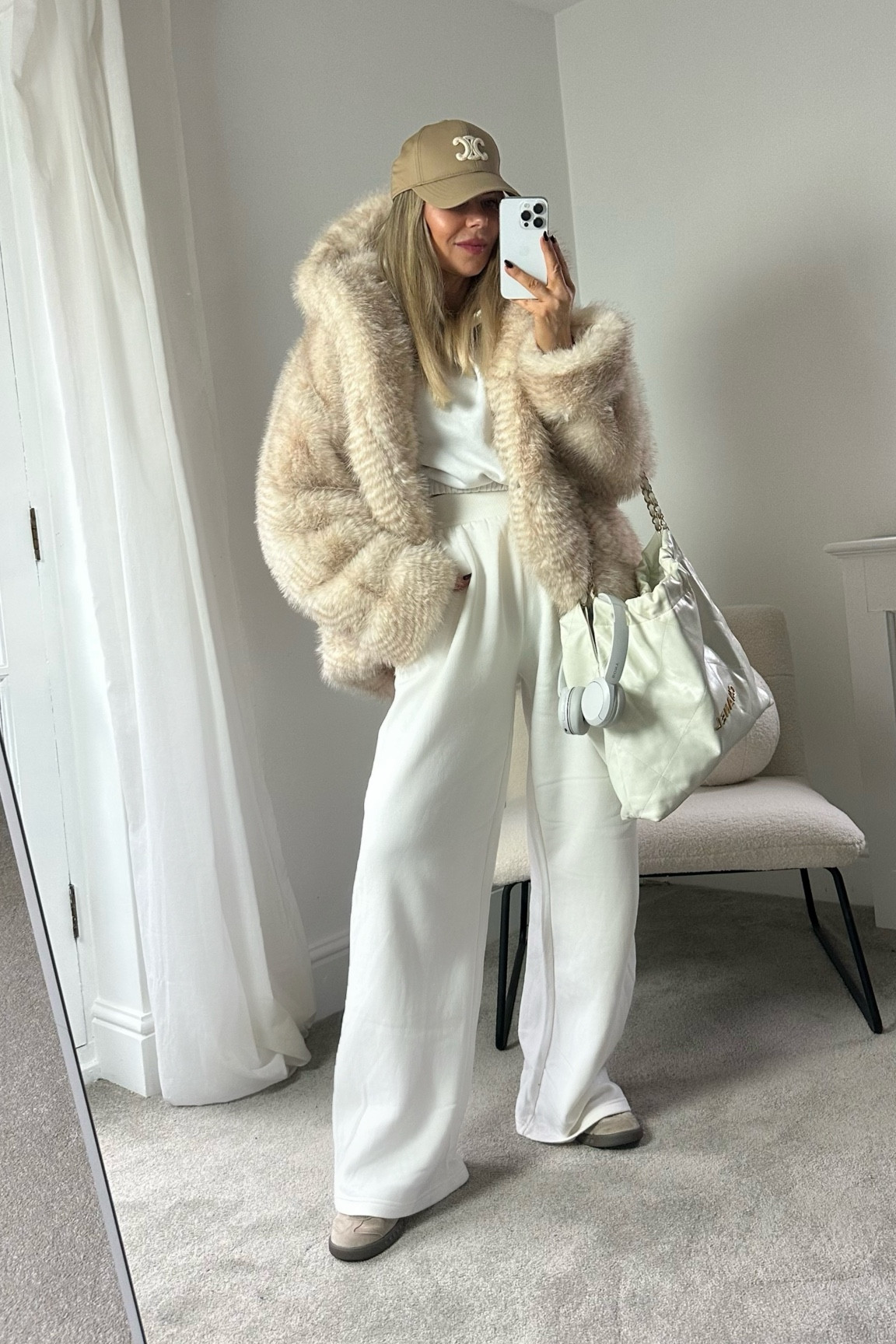 Winter outfit ❄️ #apresski #snowoutfit #fauxfur #fauxfurcoat #fluffycoat 

#LTKeurope #LTKwinter #LTKuk