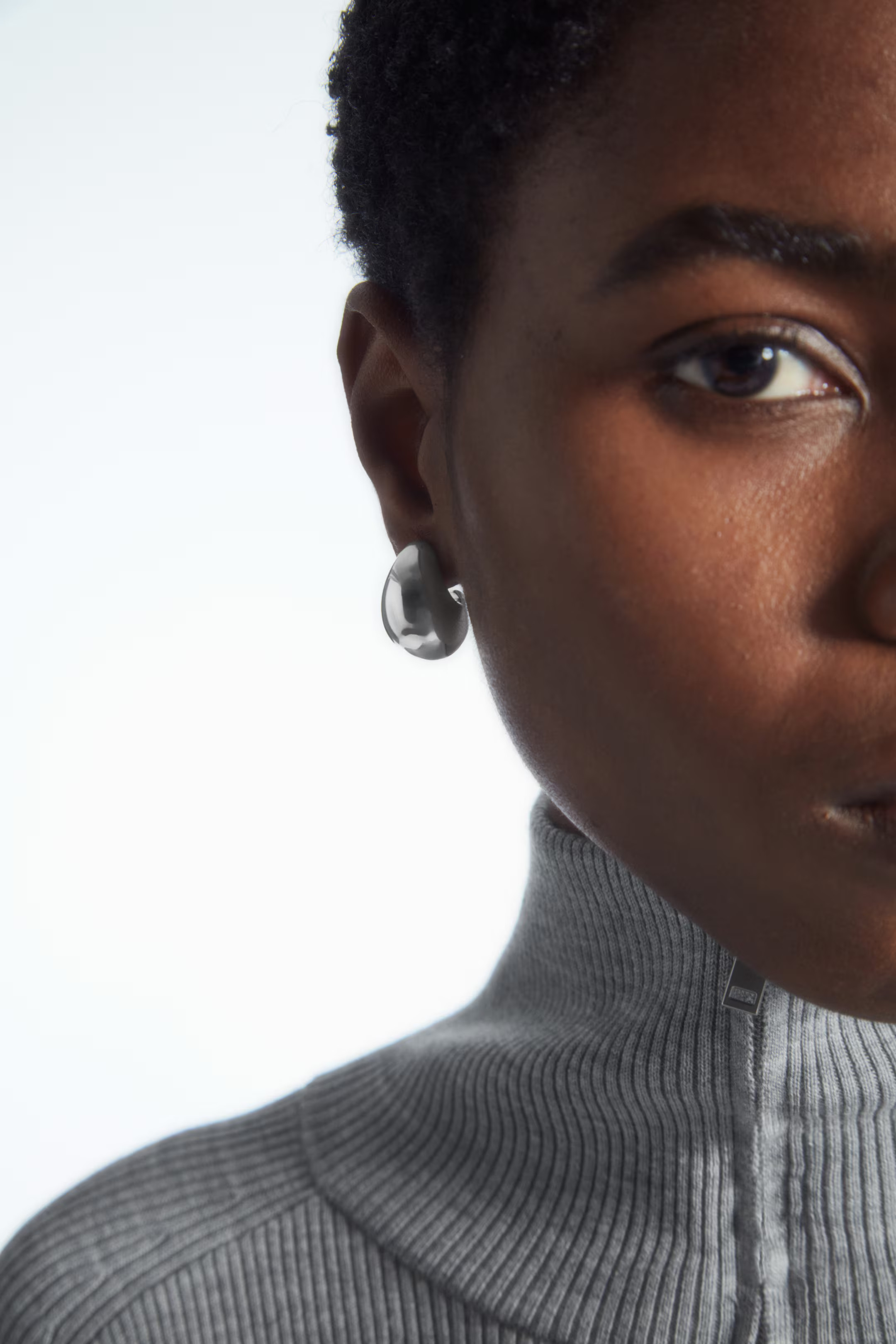ABGERUNDETE OHRRINGE | H&M (DE, AT, CH, NL, FI)