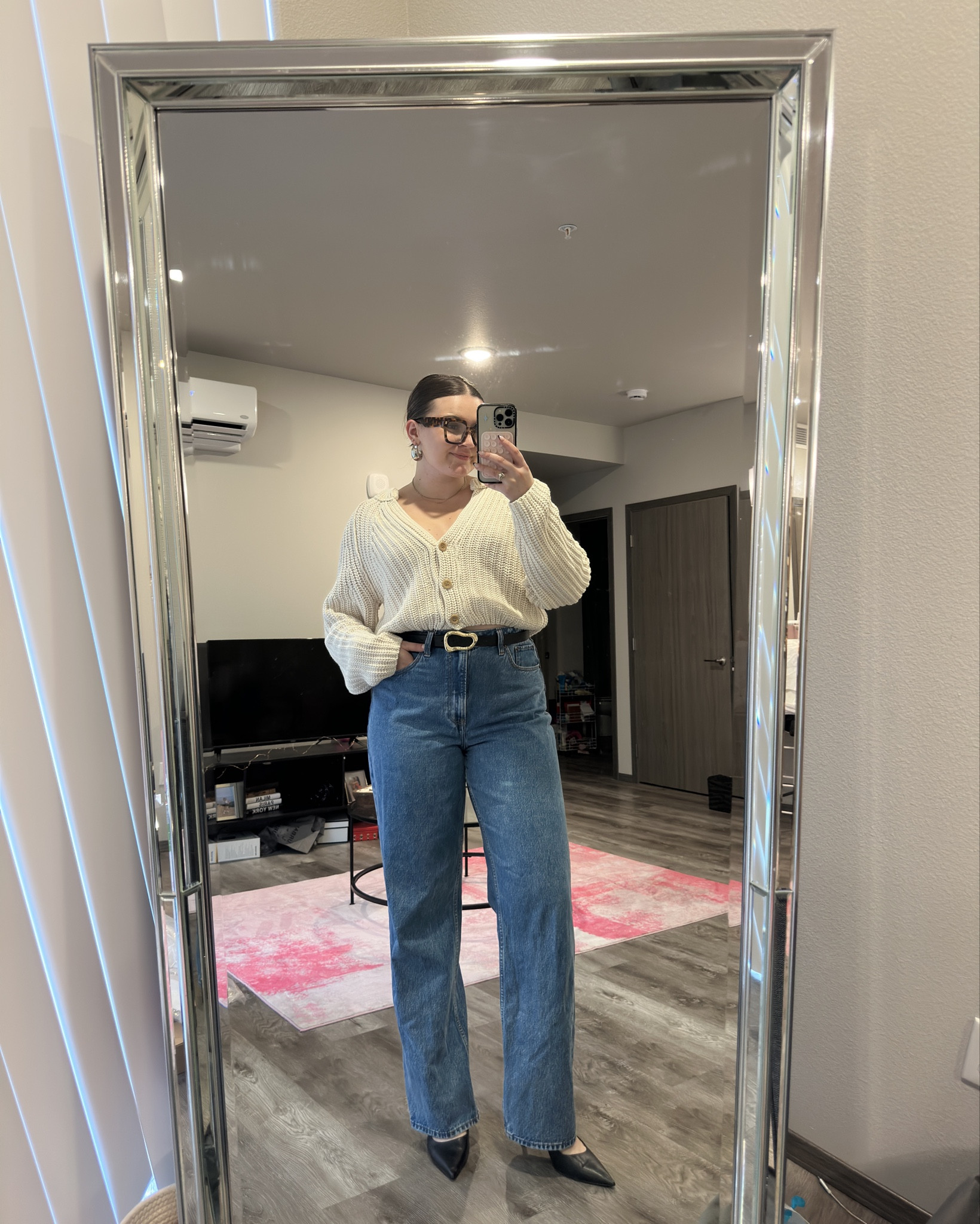 Styling loose jeans, my fave heels and a cardigan a few ways! I love how versatile all of these pieces are for fall whether it’s for work or play 🥰

I’m wearing a M cardigan, size 31 jeans and size 9.5 heels

#LTKStyleTip #LTKWorkwear #LTKootd