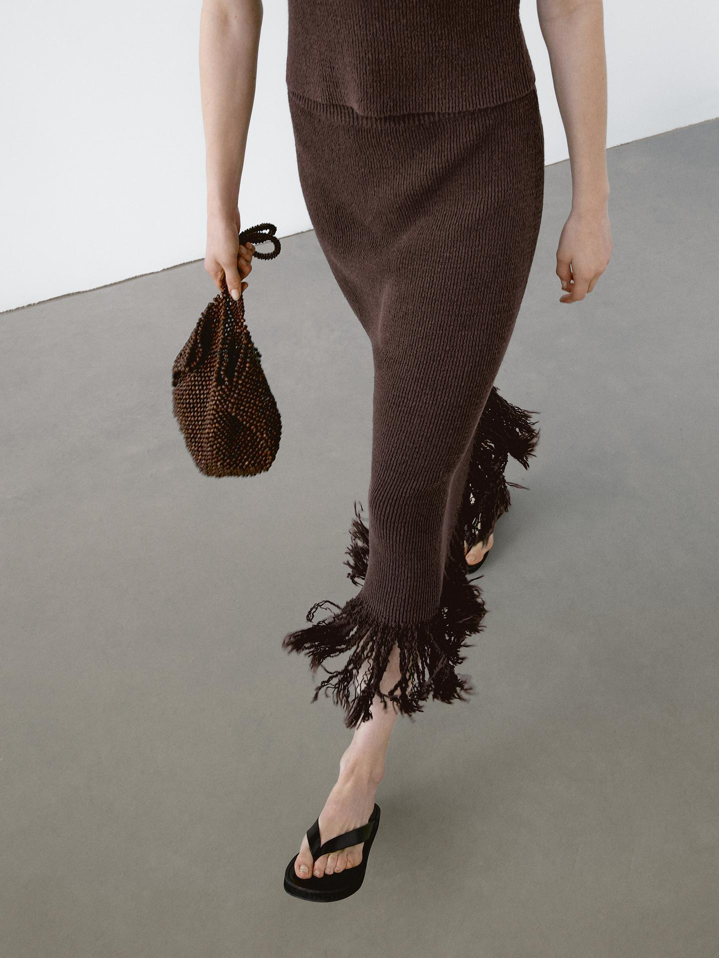 NEW INLong knit skirt with fringed hem
    
 $180.00  Add to basket  SELECT SIZE | Massimo Dutti US