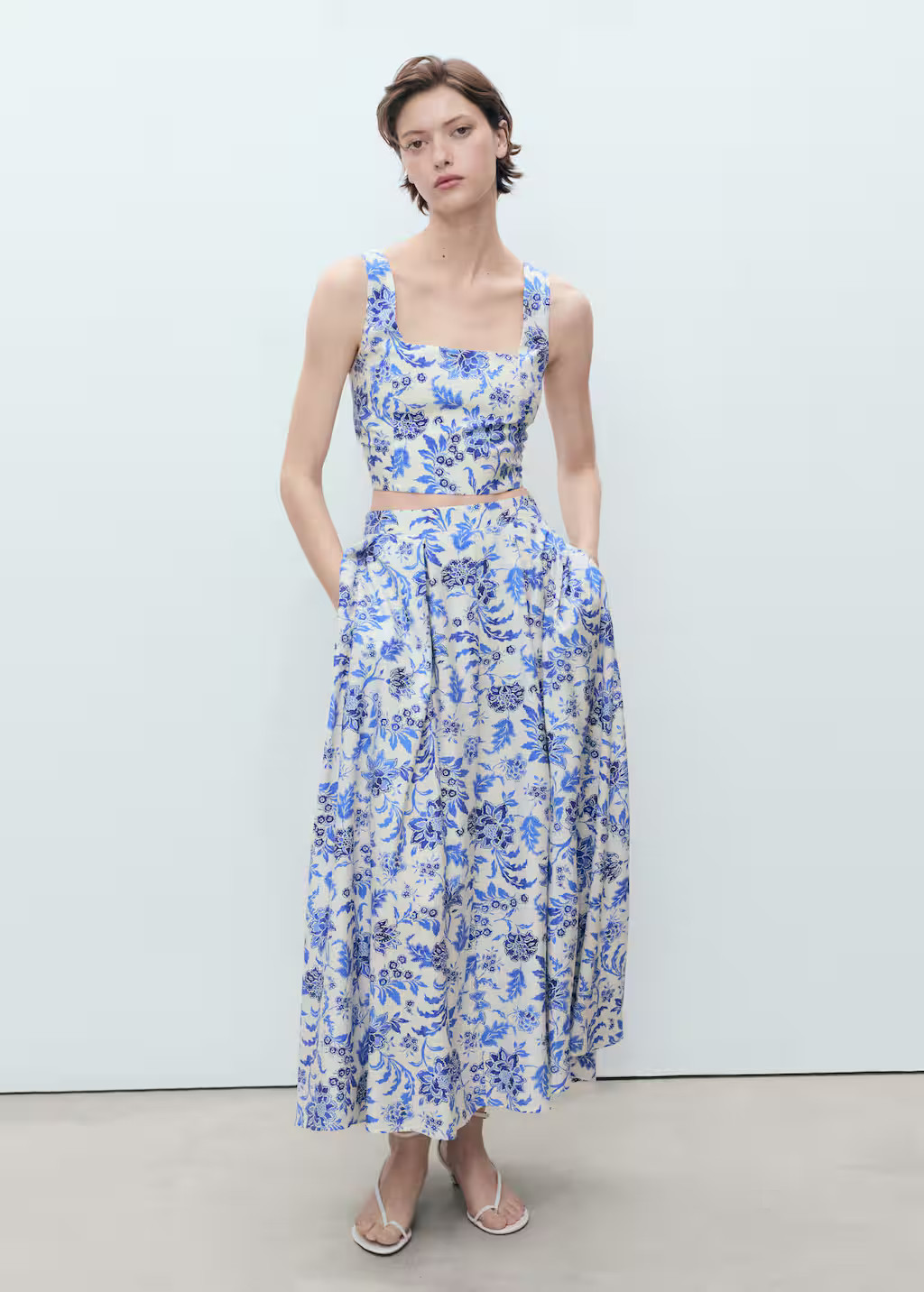 Floral crop top with low neckline off white - Women - M - MANGO | Mango (US/MX/AU)