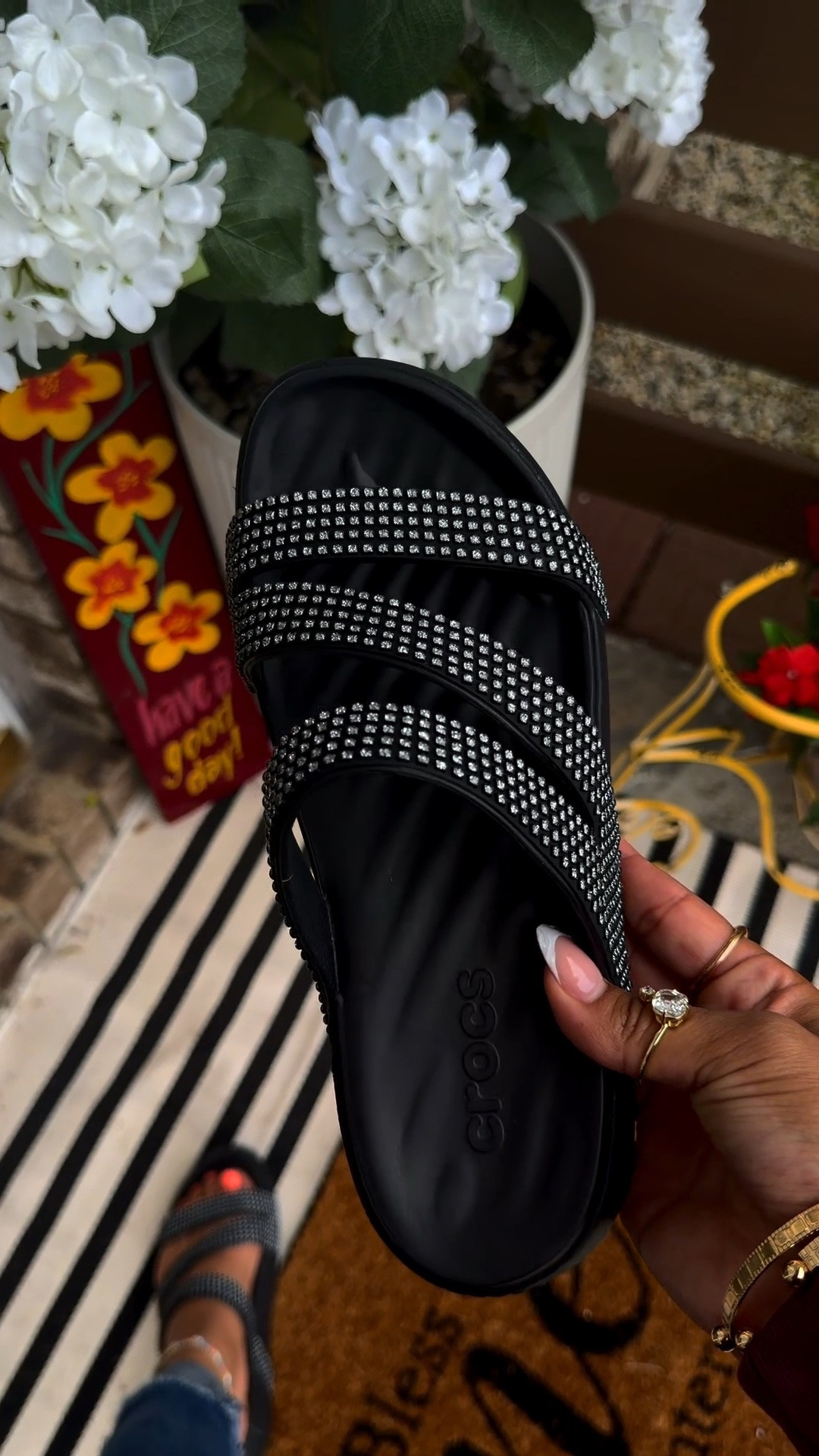 Perfect summer sandals with sparkles 🏝️ #crocs #crocssandals #sandals

#LTKgrwm #LTKootd #LTKSeasonal