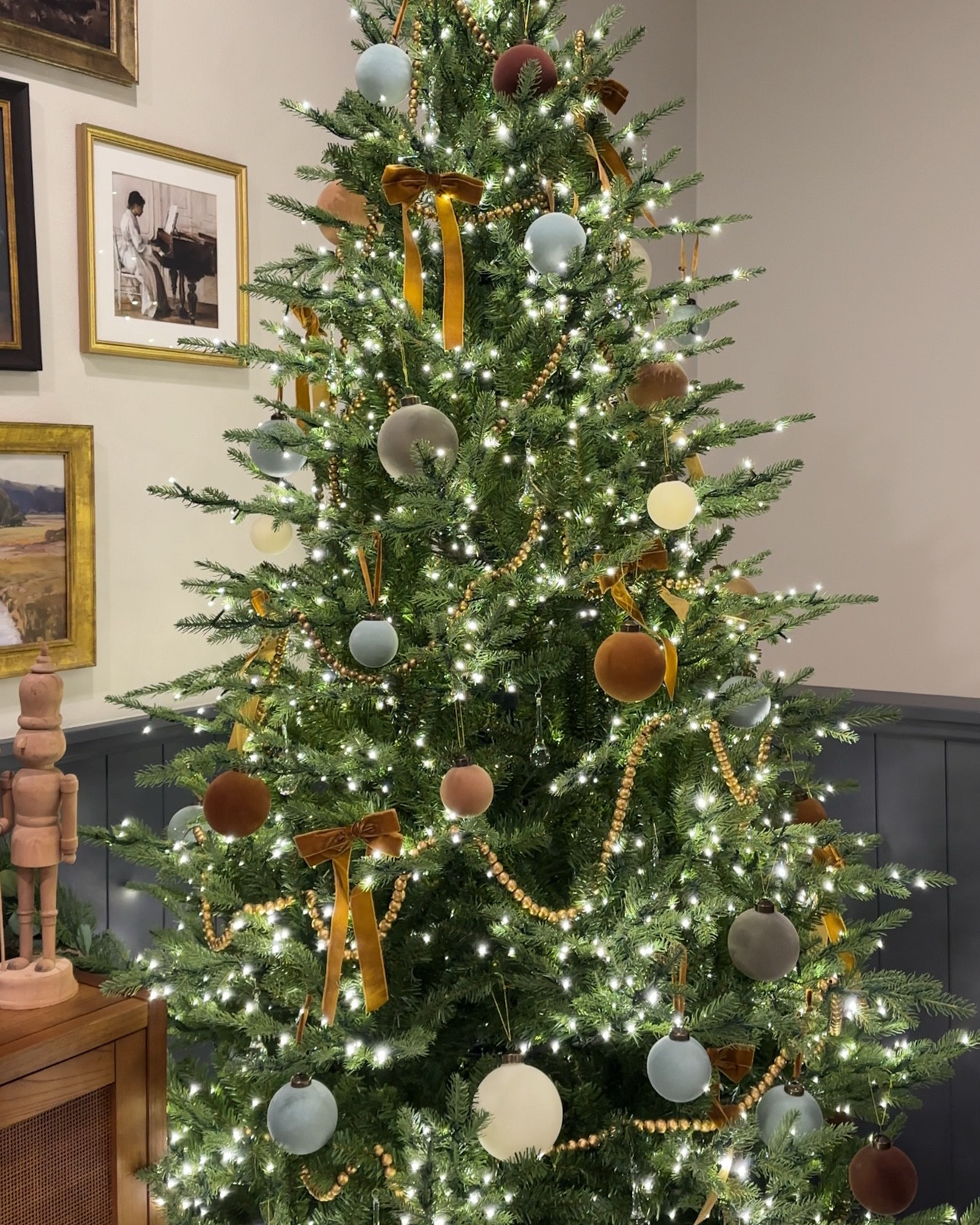 How I decorated our 2025 Christmas tree! 

#LTKHome #LTKSeasonal #LTKHoliday