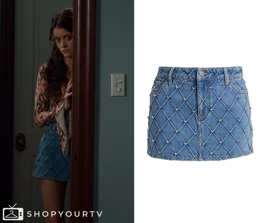 Character:Maxine
Actor:Sara Waisglass
Show:Ginny and Georgia
Episode:Season 3 Trailer
Brand Product :Alice + Olivia Joss Mini Skirt 

 