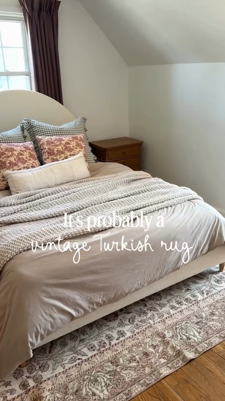 My favorite buy so far is this vintage Turkish rug!! These rugs make such a notable difference in every room, plus the quality is unmatched 😍

Comment “Rug” and I’ll send you links to similar vintage Turkish rugs from my favorite Etsy seller ✨
.
#turkishrug #homedecor #cozyhome #cottagehome #homedecoratingtips

#LTKHome #LTKMothersDay