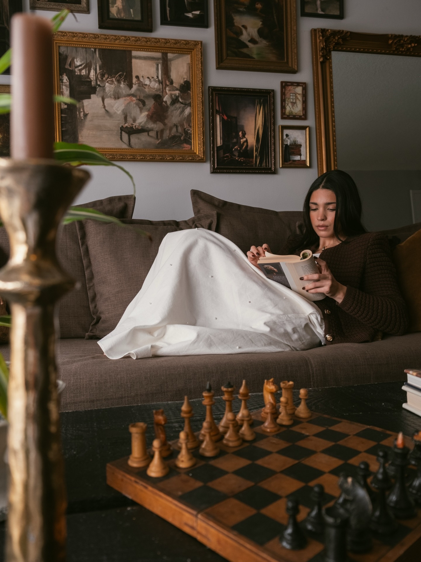 Our home, an extension of us🖤 

I’ve always believed ones home should be an extension of themselves. With little bits of themselves tucked away in every little corner. Our home is still a work in progress, because it’s not a sprint but rather a long walk. Slowly gathering pieces, antiques, heirlooms, and anything that represents us. Creating a home not for aesthetics or pictures, but for us.