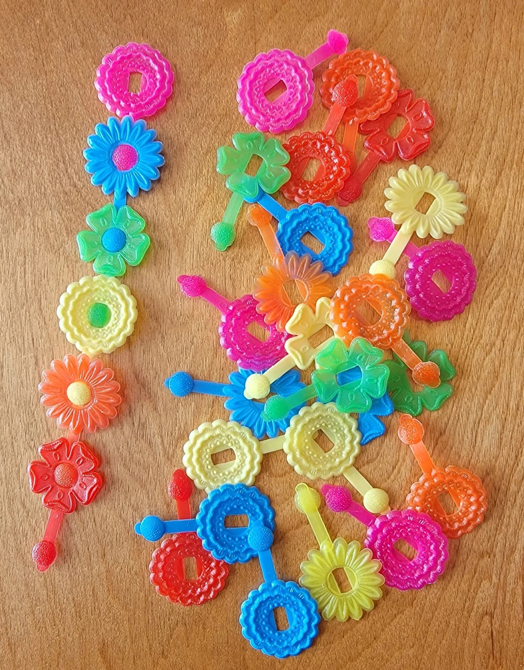Vintage Jumbo Plastic Flower Links 30 Connecting Flower Daisy Snaps Interlocking Flowers Hong Kon... | Etsy (US)