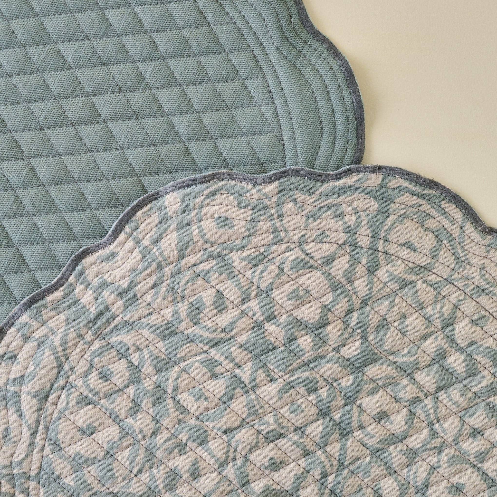 Pivione Fleurs Reversible Placemat Set of Four | Magnolia