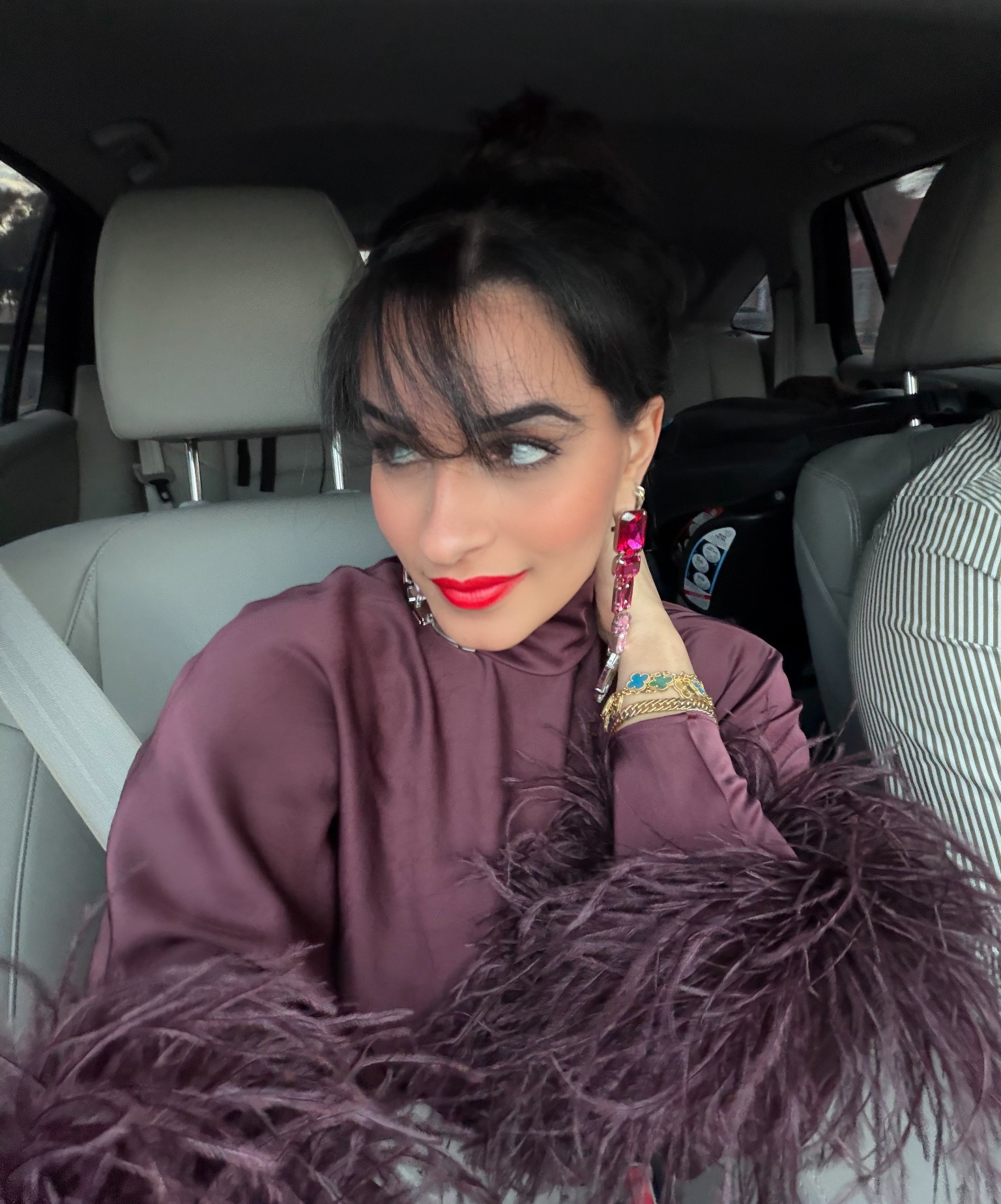 Obsessed with this rich chocolate feather-cuff top — it instantly elevates any look 🤎✨

Wearing size Small for reference!
The texture is stunning in person & the feather detail adds the perfect statement. Paired with bold crystal earrings & a classic red lip for a glam!!!
Perfect for holiday parties, weddings, date nights, or any event where you want to feel extra put-together.

Shop the full outfit on my LTK ✨

feather cuff top, chocolate brown outfit, statement earrings, glam date night look, holiday party outfit, chic evening outfit, textured top outfit

#LTKgrwm #LTKootd #LTKdayinmylife