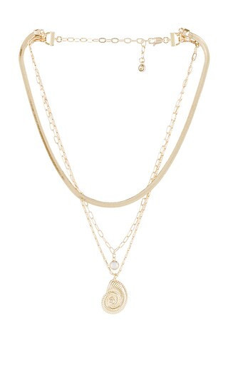 Ettika Shell Necklace in Metallic Gold. | Revolve Clothing (Global)