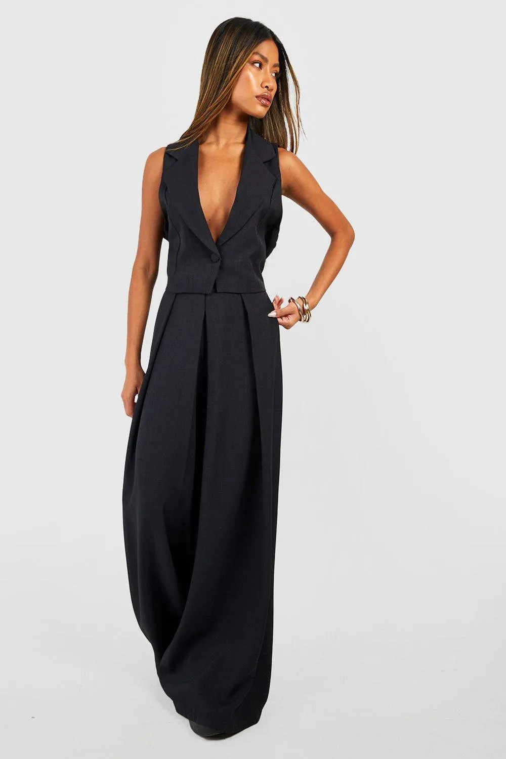 Linen Look Pleat Front Wide Leg Tailored Trousers | boohoo (US & Canada)