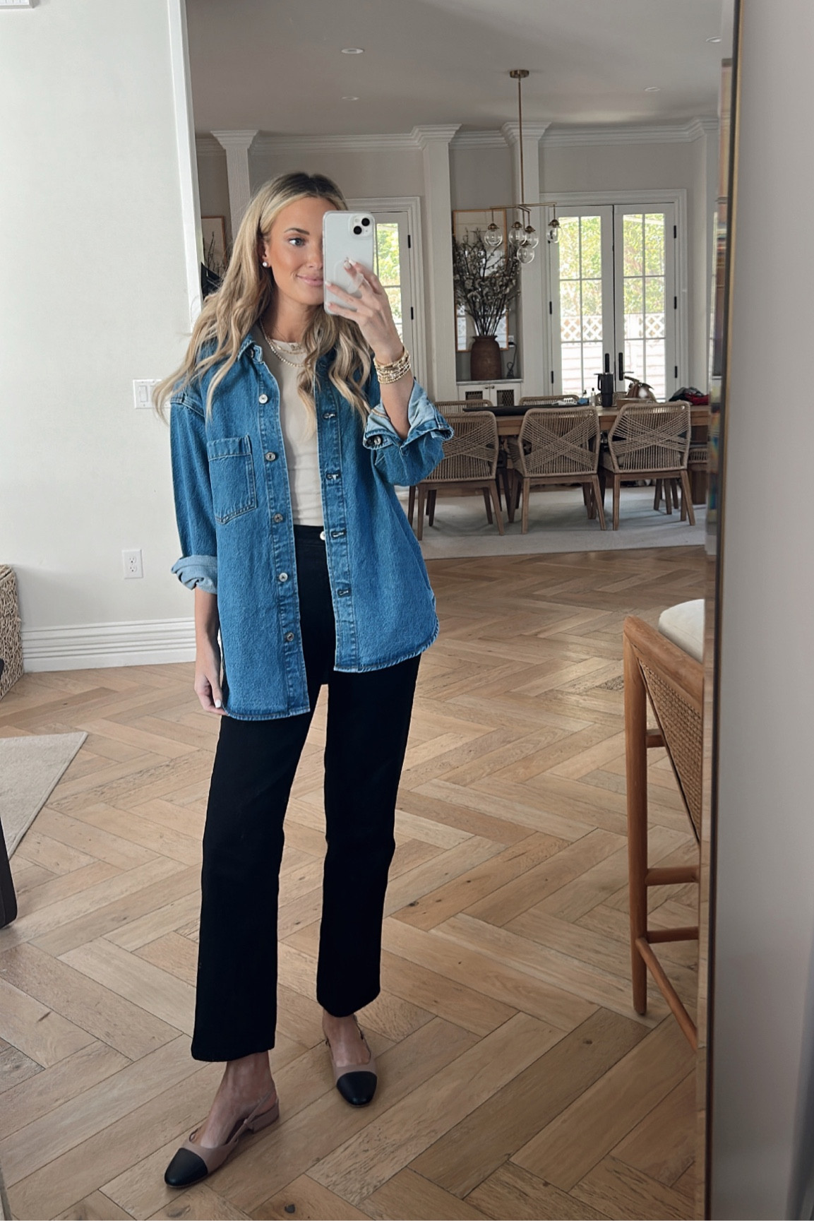 Size S in bodysuit 
S in denim shirt 
26 short in jeans 