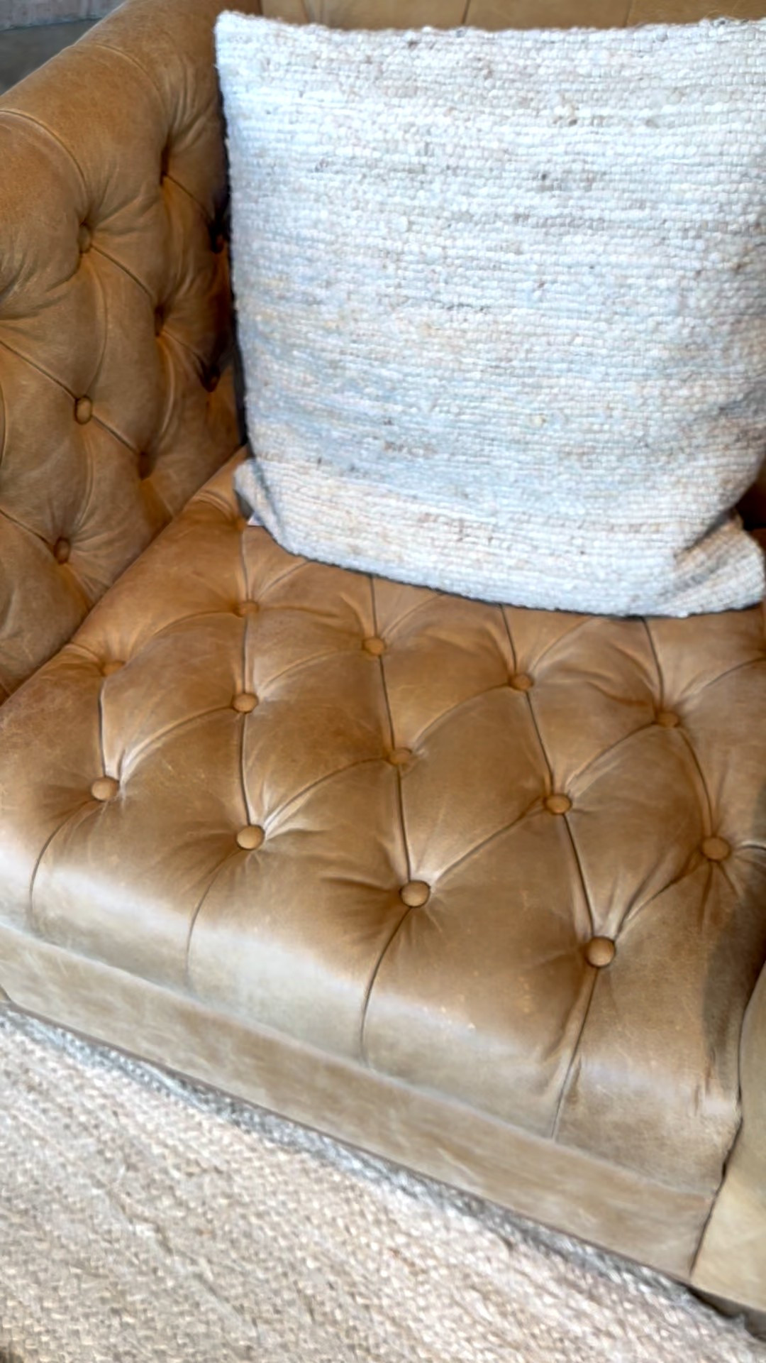 This square-armed leather lounge chair brings timeless comfort and modern edge to any space. 🖤

#LoungeChair #SquareArmedLeatherChair #HomeDecor #InteriorDesign #ModernClassic #DesignInspo #StatementSeating #TimelessStyle #LeatherFurniture

#LTKHome #LTKSaleAlert #LTKSeasonal