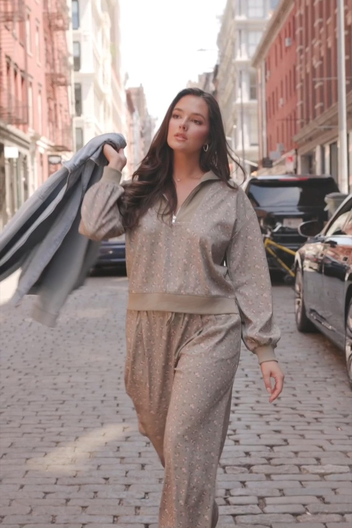 This lounge set is literally made for those cozy early fall days 🍂🤎 The soft floral print feels so cute and feminine without being too much, and the relaxed fit makes it perfect for coffee runs, travel days, lounging at home, or just throwing on with sneakers for an easy casual look. Comfy, effortless, and such a cute little fall transition outfit. 

 #FallOutfits #FallFashion #LoungeSet #MatchingSet #CozyOutfit #CasualFallStyle #FallStyle #ComfyOutfit #EverydayStyle #CuteFallOutfits #TransitionalStyle #CozyGirlStyle #FallWardrobe #WeekendOutfit #MatchingSetStyle #LTKSeasonal #LTKU #LTKSaleAlert