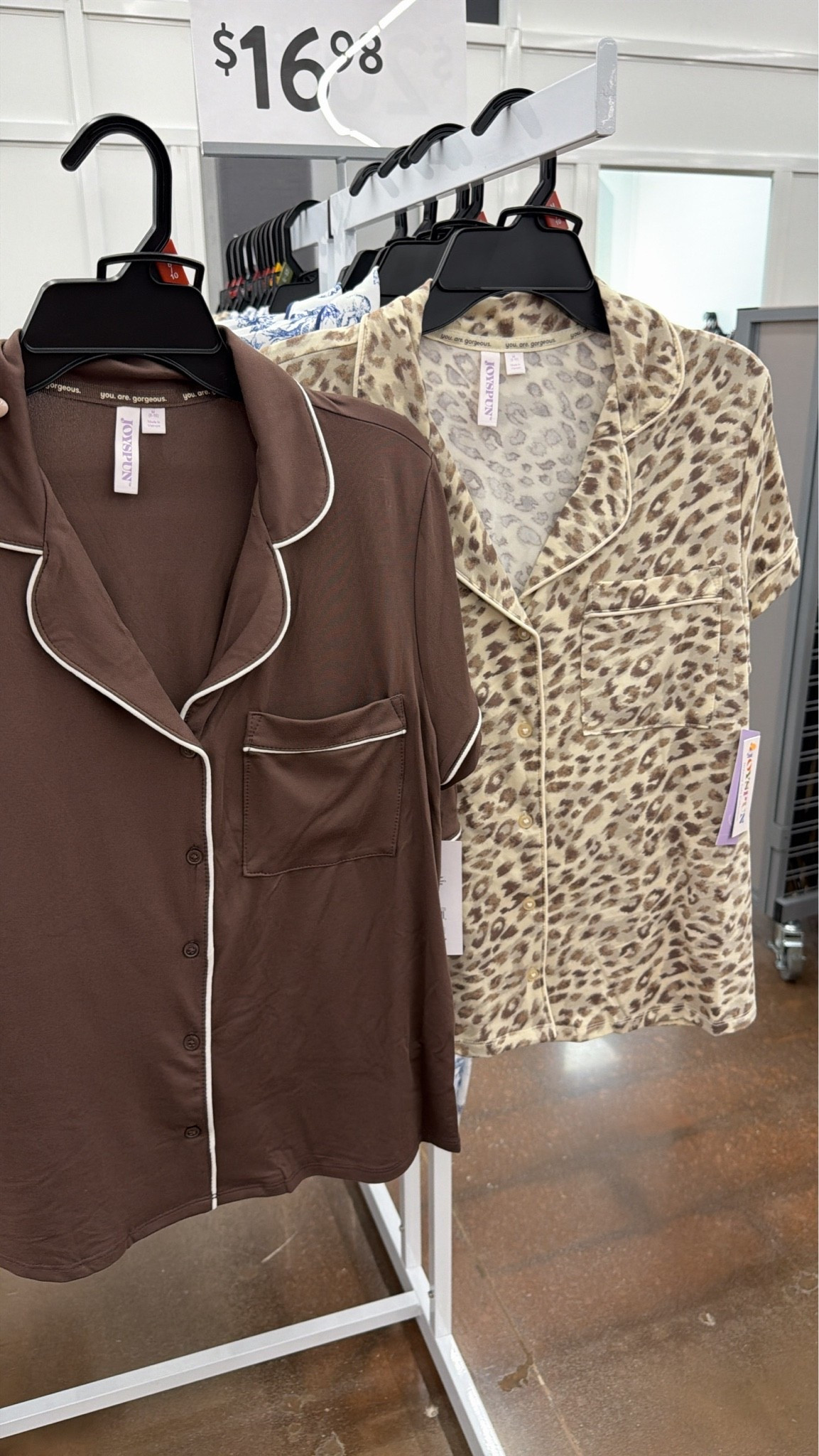THE SOFTEST PAJAMAS EVER!!! 🤎😍 And for only $16.98?! These are SUCH a good find! The brown is so cute for fall, plus the leopard print is EVERYTHING! 🐆🤭 I need both!


@Walmart

#walmartfashion