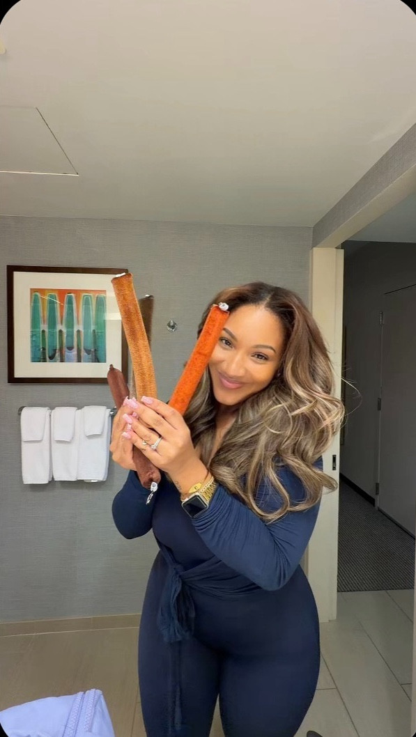 I can’t wait to see what we’re working with in the morning 🙂‍↕️✨🤸🏽‍♀️ 

Comment HAIR and I’ll dm you the link to these heatless rollers ⭐️
 #hair #haircut #hairstyle #beauty #extensions @hottoolspro
