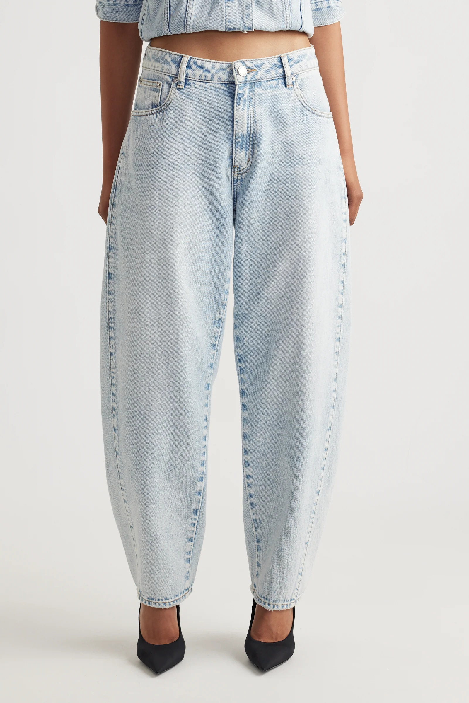 Camille Barrel Leg Jean - Byron Blue | DECJUBA